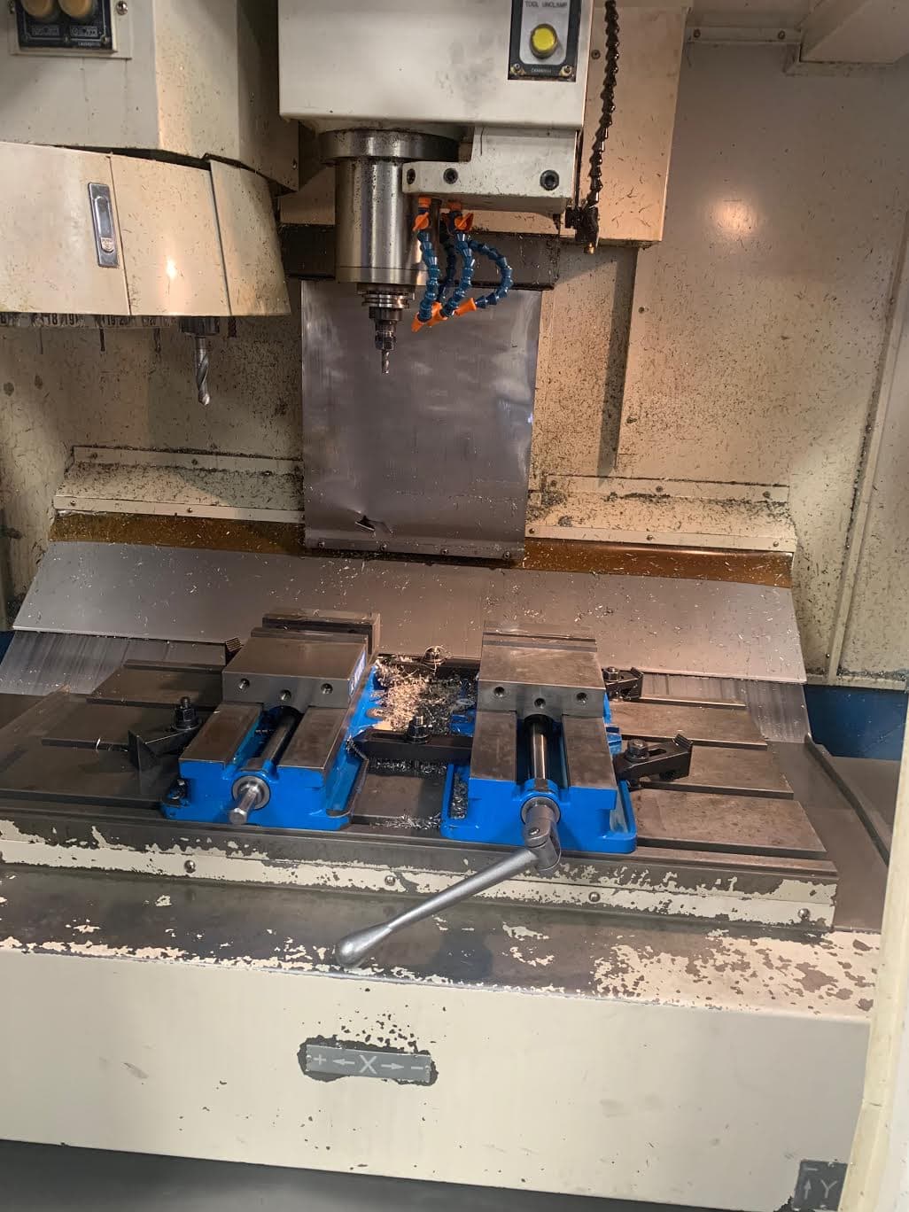 Doosan Daewoo DMV 3016LD VMC 2006 - Remote Jog Handle, Rigid Tapping, Under Power - Image 2