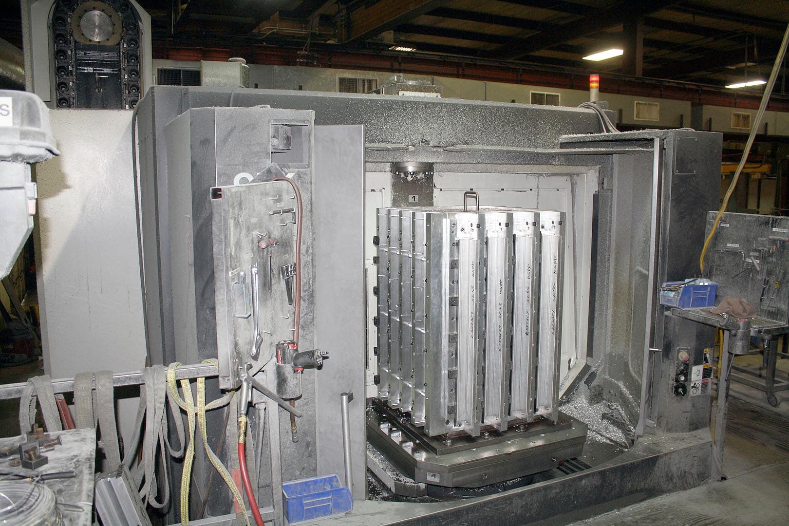 OKK HM-100S 1000mm HMC, 2006 - Full B, TSC, Fanuc Control