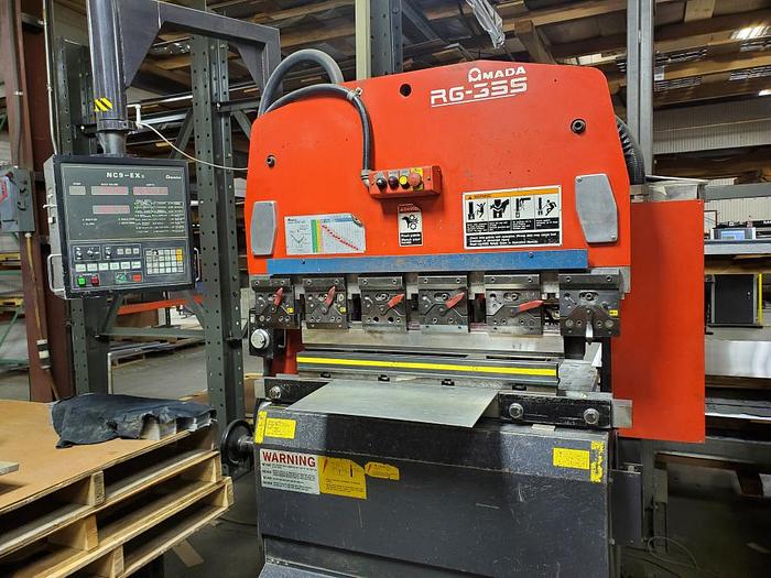 35 Ton X 4' Amada RG-35S CNC Press Brake, 1998 - NC9EX-II Control, (2) Finger Assemblies, Full Set of Punch Holders - Image 2