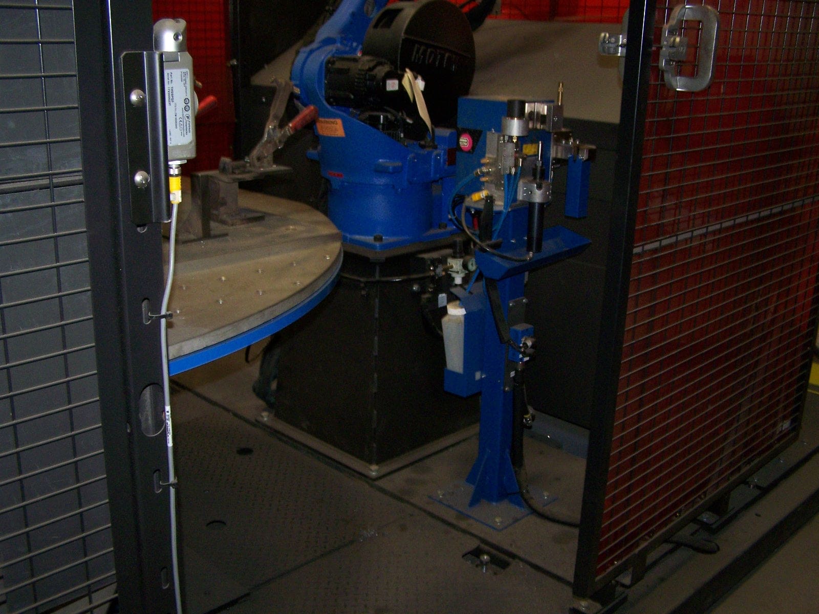 Yaskawa Motoman MA1440 with ArcWorld 1000, 2017 - Welding Robot Workcell and Torch Cleaning Station, DX200 Controller - Image 10