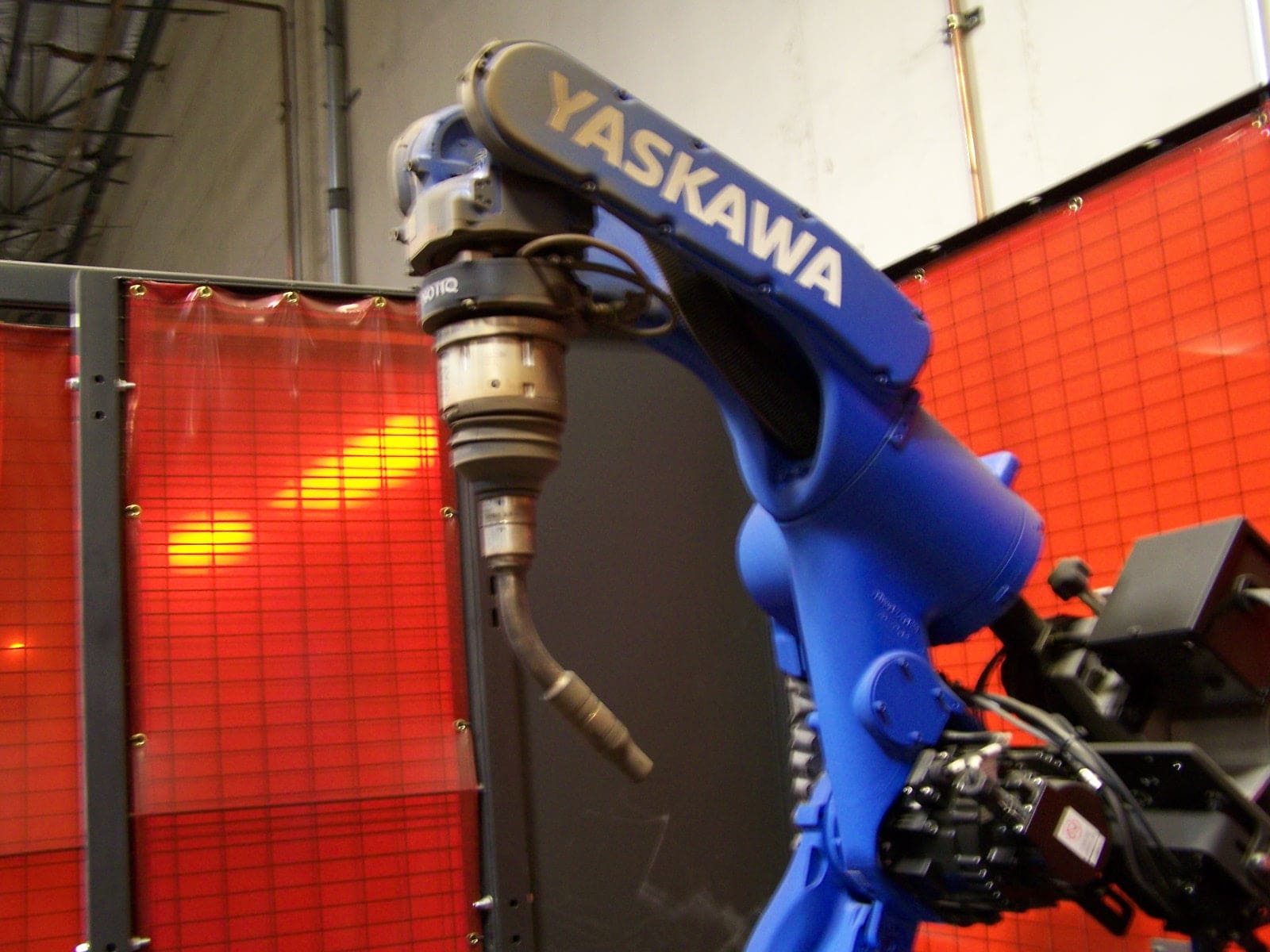 Yaskawa Motoman MA1440 with ArcWorld 1000, 2017 - Welding Robot Workcell and Torch Cleaning Station, DX200 Controller - Image 5