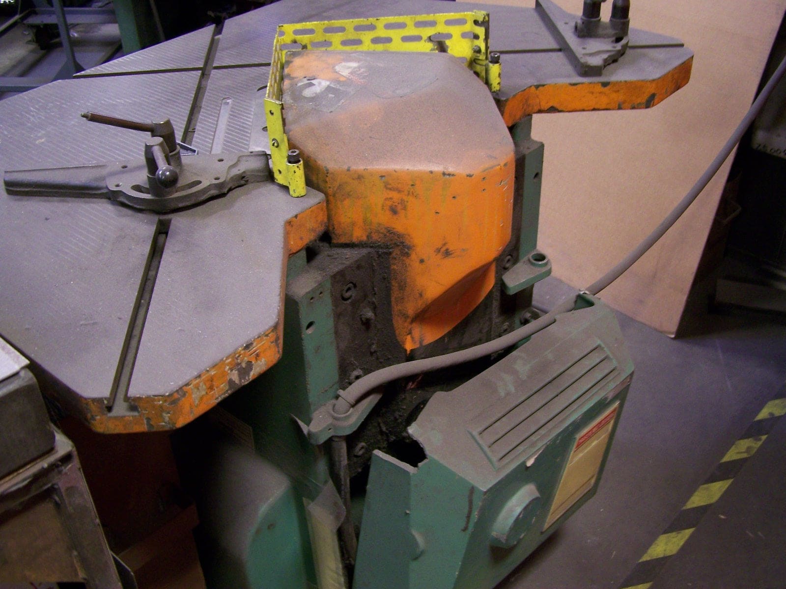 4mm Comaca N 225/4 Hydraulic Notcher, 1989 - Image 4