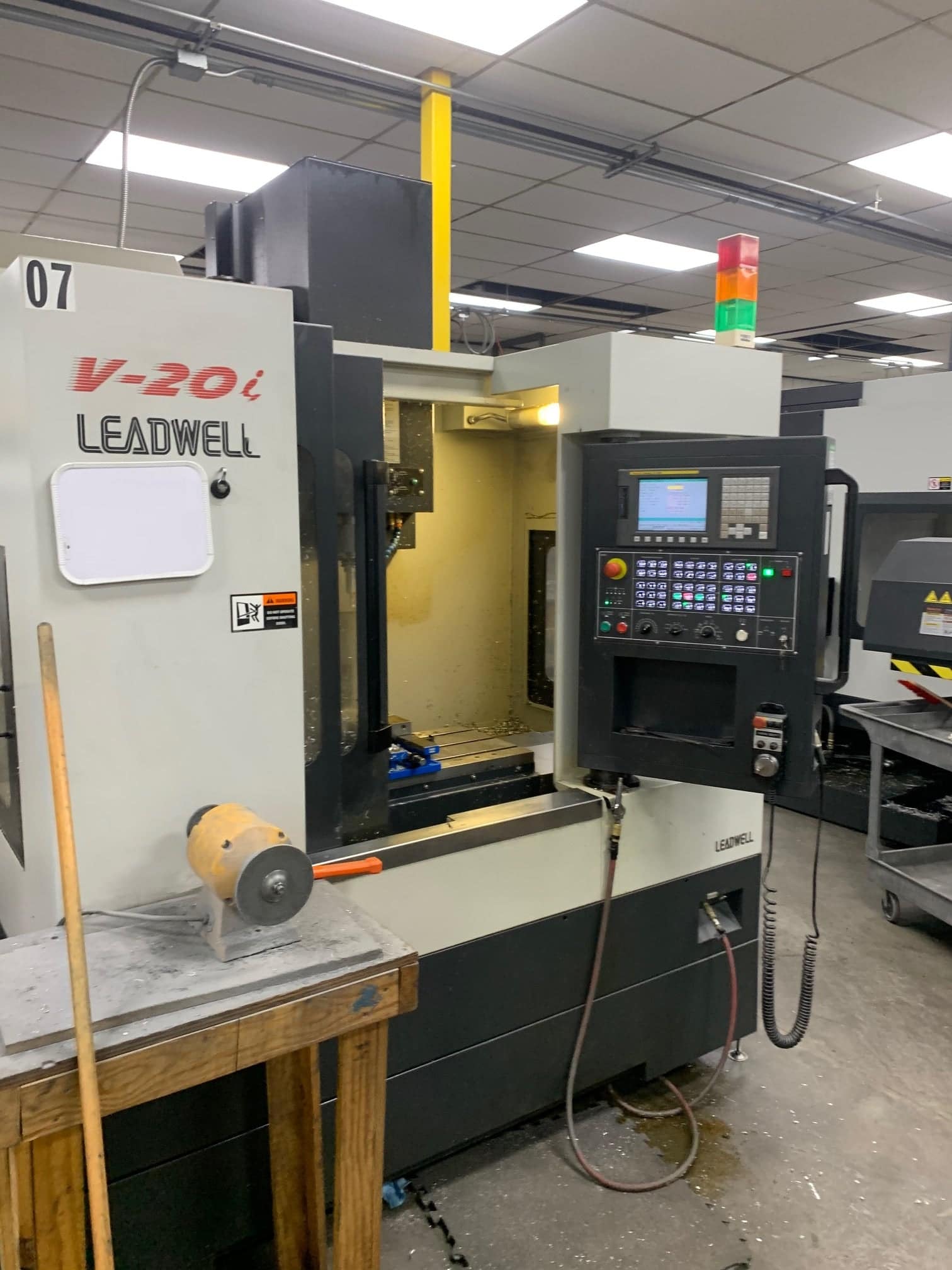 Leadwell v20I VMC, 2014 - Chip conveyor, Video Available, Low Hours - Image 5