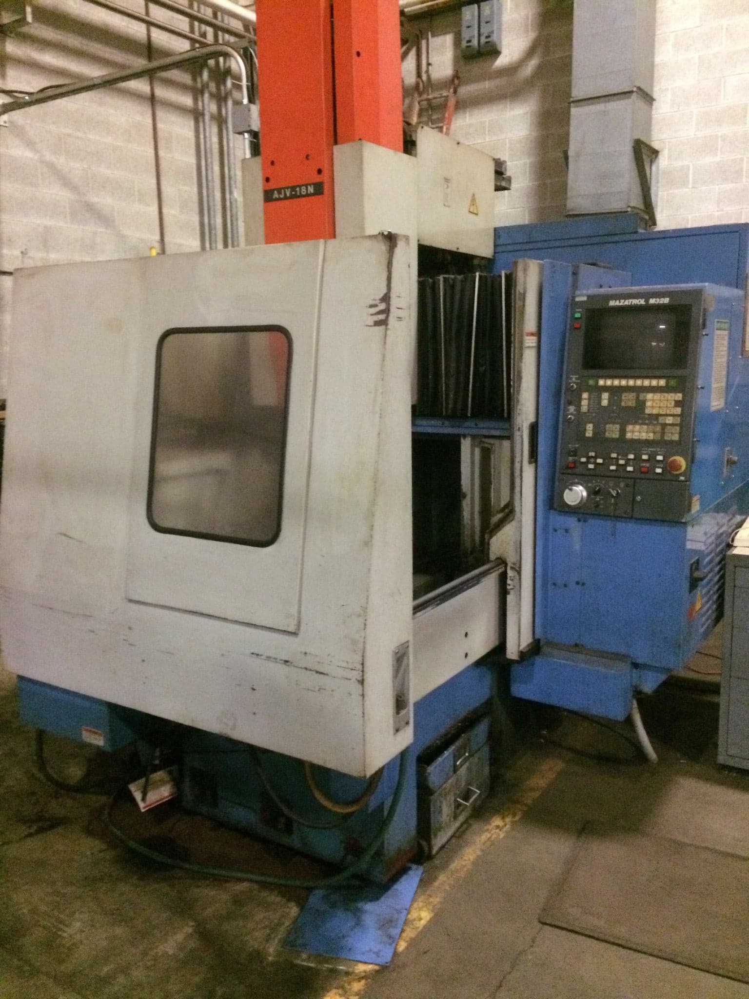 Mazak AJV-18N VMC, 1990 - Tooling included!