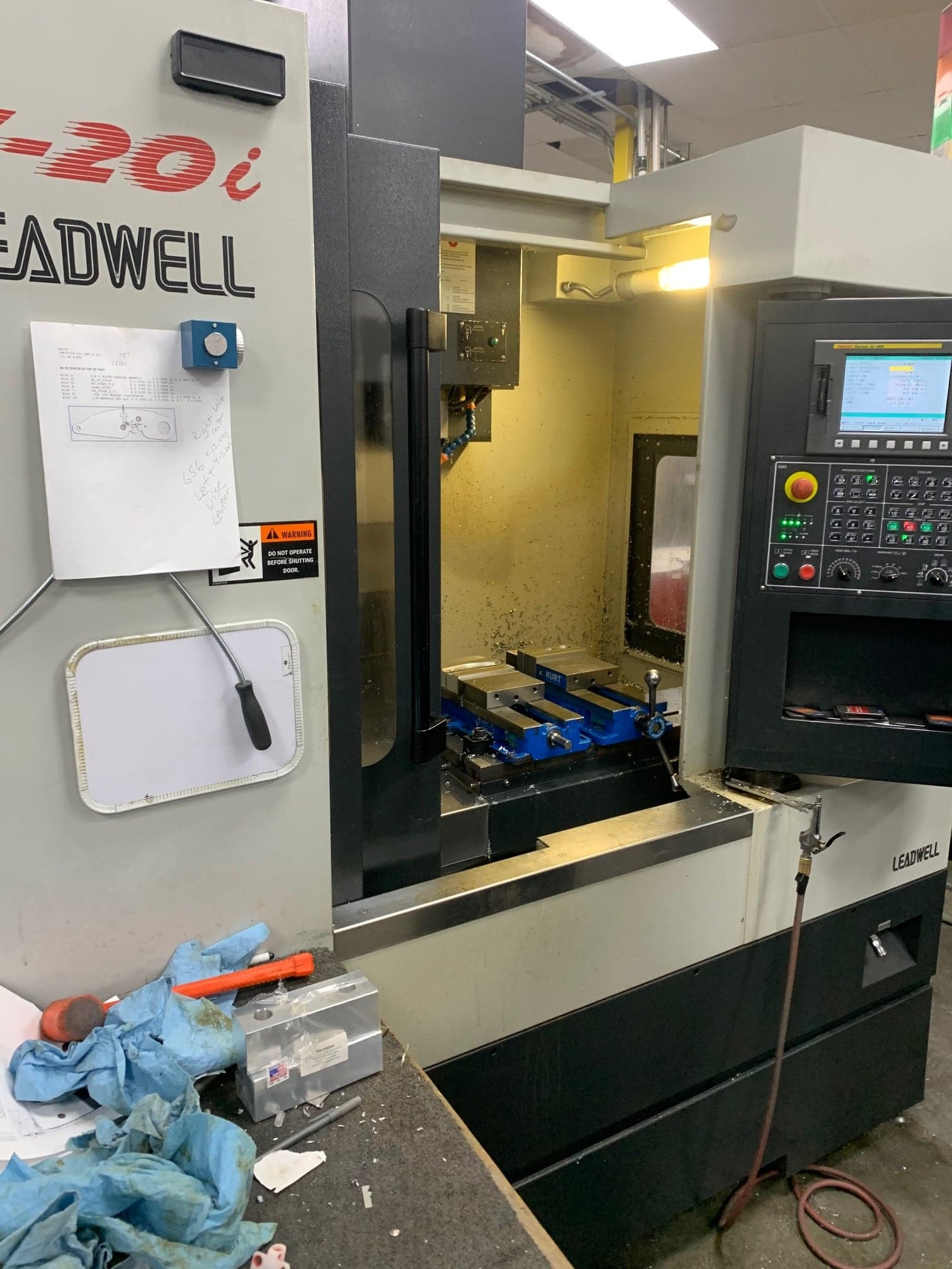 Leadwell v20I VMC, 2014 - Chip conveyor, Video Available, Low Hours