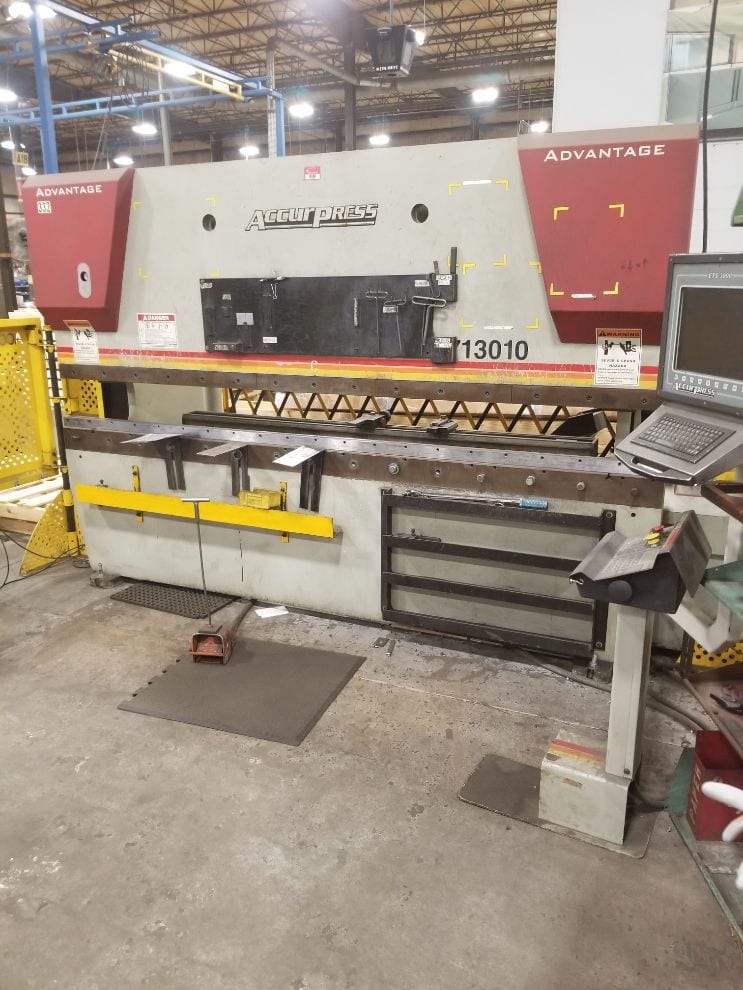 130 Ton X 10' Accurpress Advantage 713010, CNC Hydraulic Press Brake, 2006 - Light Curtain Included, ETS 3000 Control