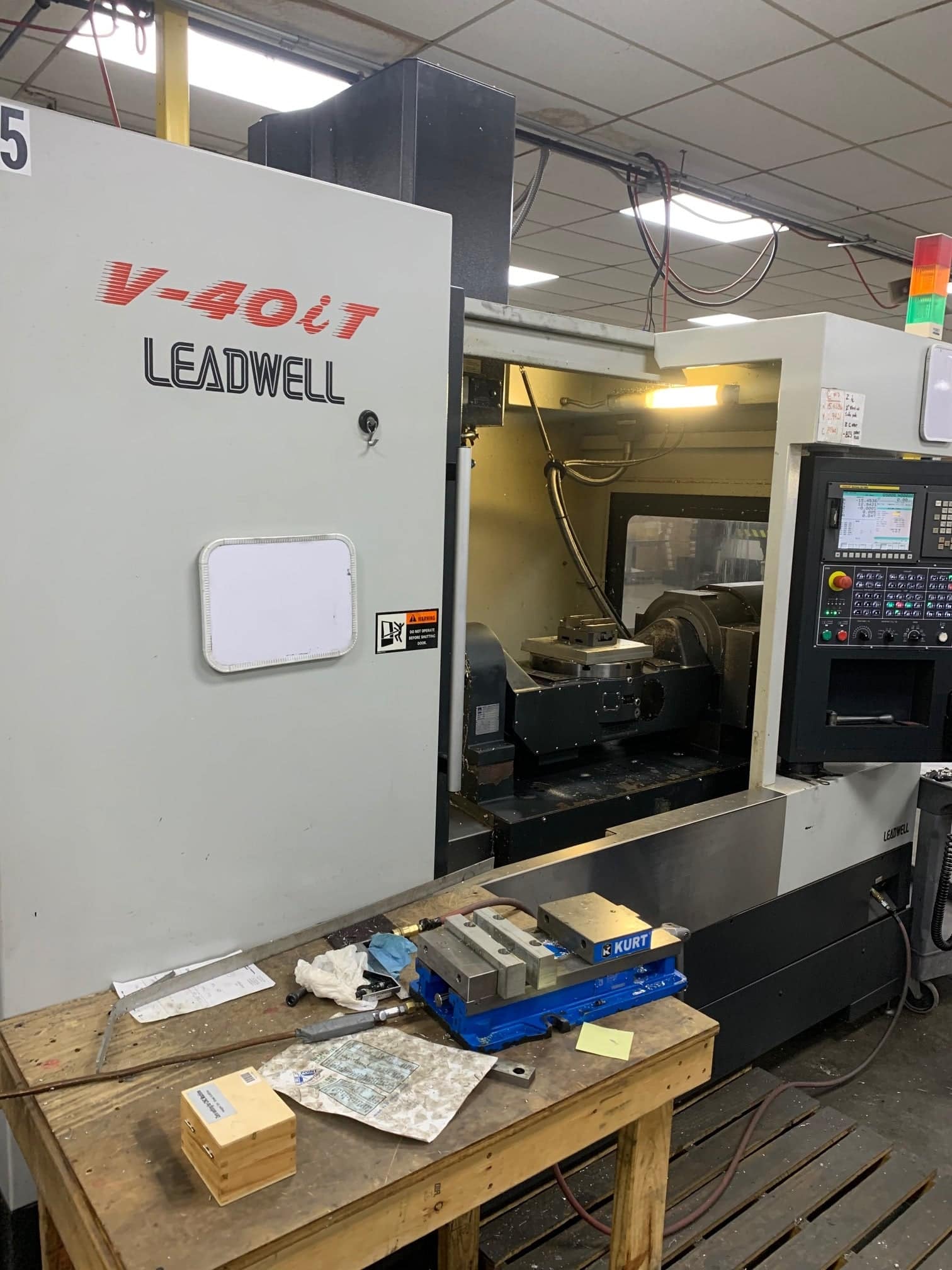 Leadwell v40iT 5 Axis VMC 2014 - Integrated Trunnion, Low Hours, Video