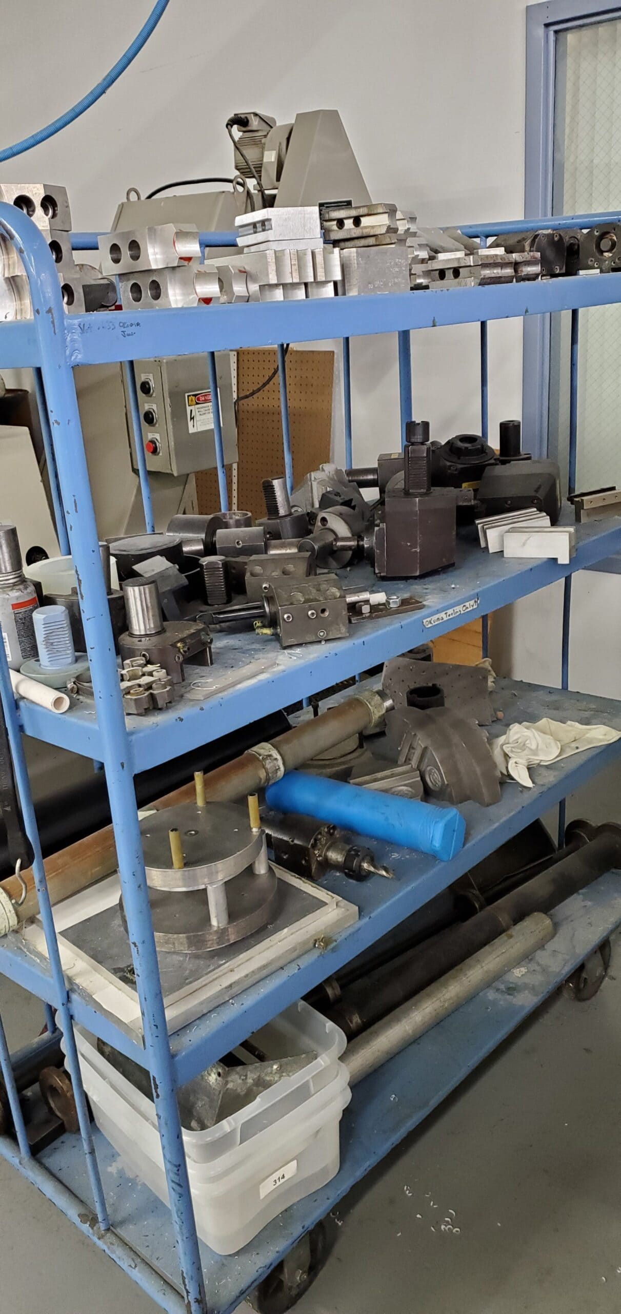 Okuma Spaceturn LB400-M CNC Lathe, 2000 - Y Axis, Chip Conveyor, Live Tooling - Image 11
