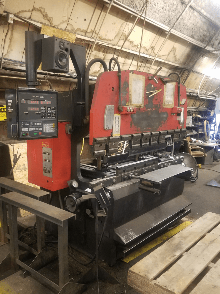 88 Ton x 6.5' Amada RG-80S CNC Press Brake, 1990- NC9EXII Control