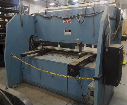 110 Ton x 10' Guifil PE 30/100 CNC Press Brake, 1989 - Automec 1000 CNC Control, Light Curtains, and Tooling Included - Image 4