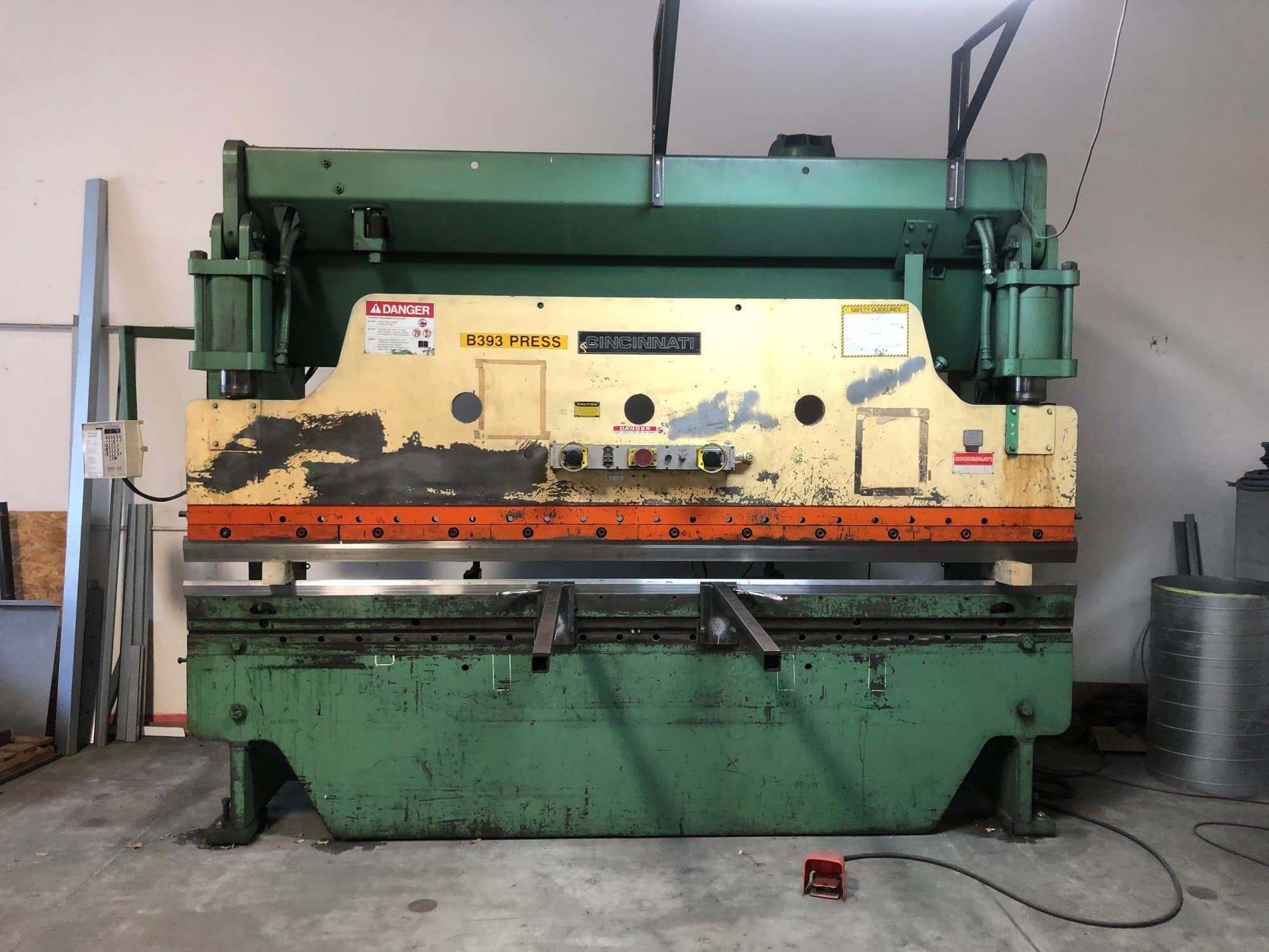 135 Ton x 12' Cincinnati 135CB CNC Press Brake - Automec 99 Backgauge