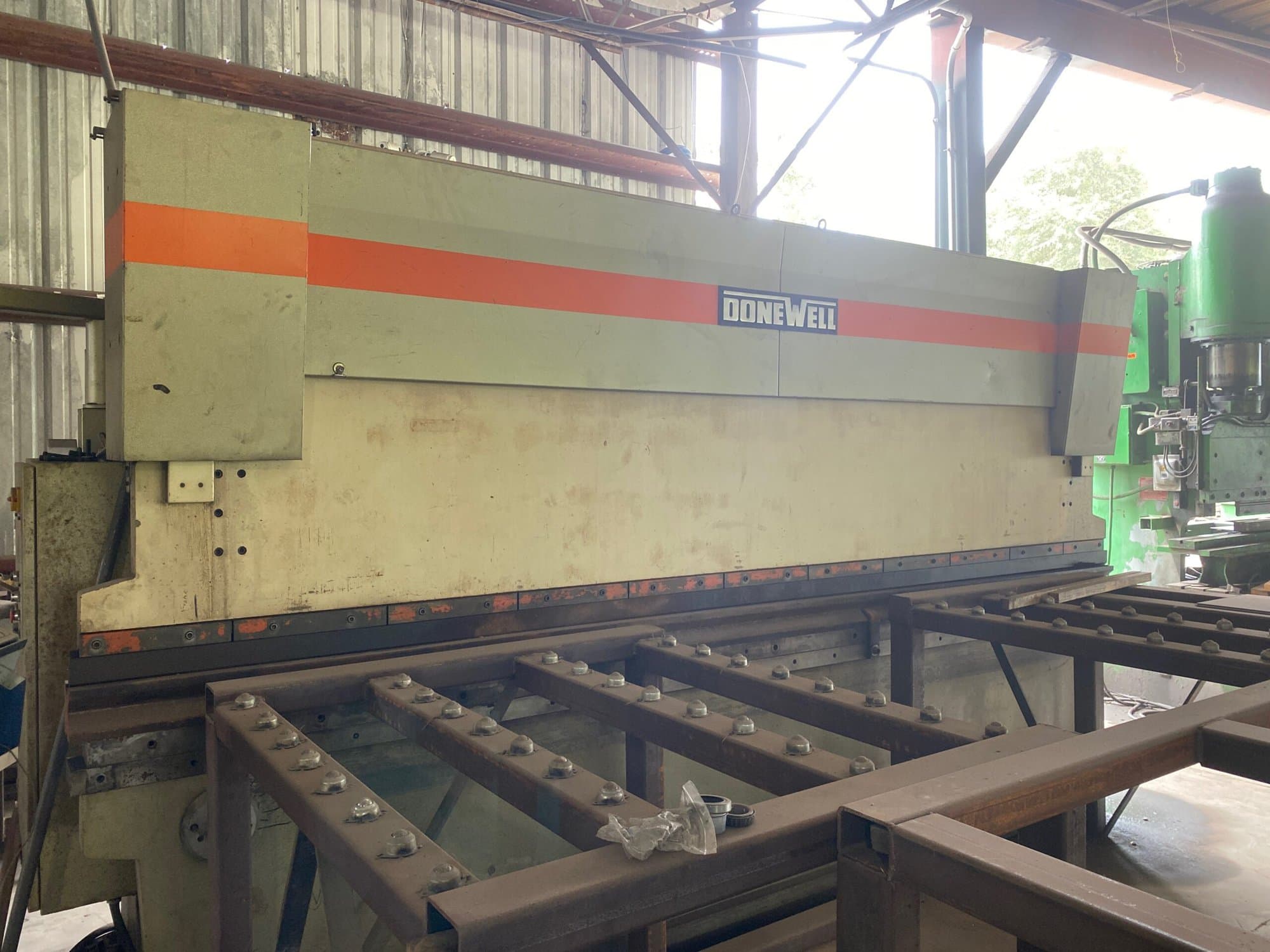 90 Ton X 14' Donewell H90-4270 CNC Press Brake