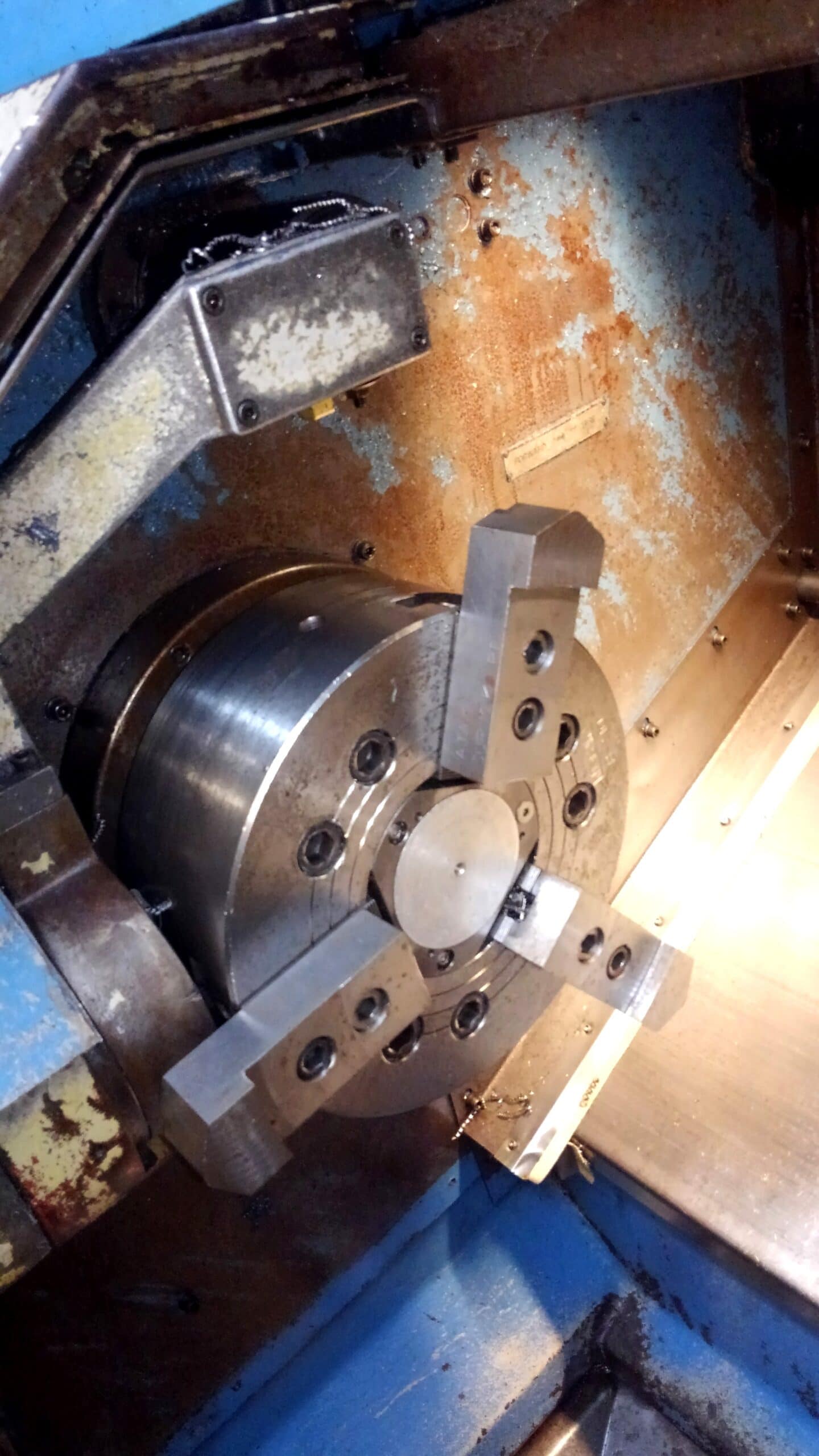 1995 Mazak QT18 Chucker CNC Lathe, 10" Chuck, 2.76" Bar Capacity, Chip Conveyor - Image 2