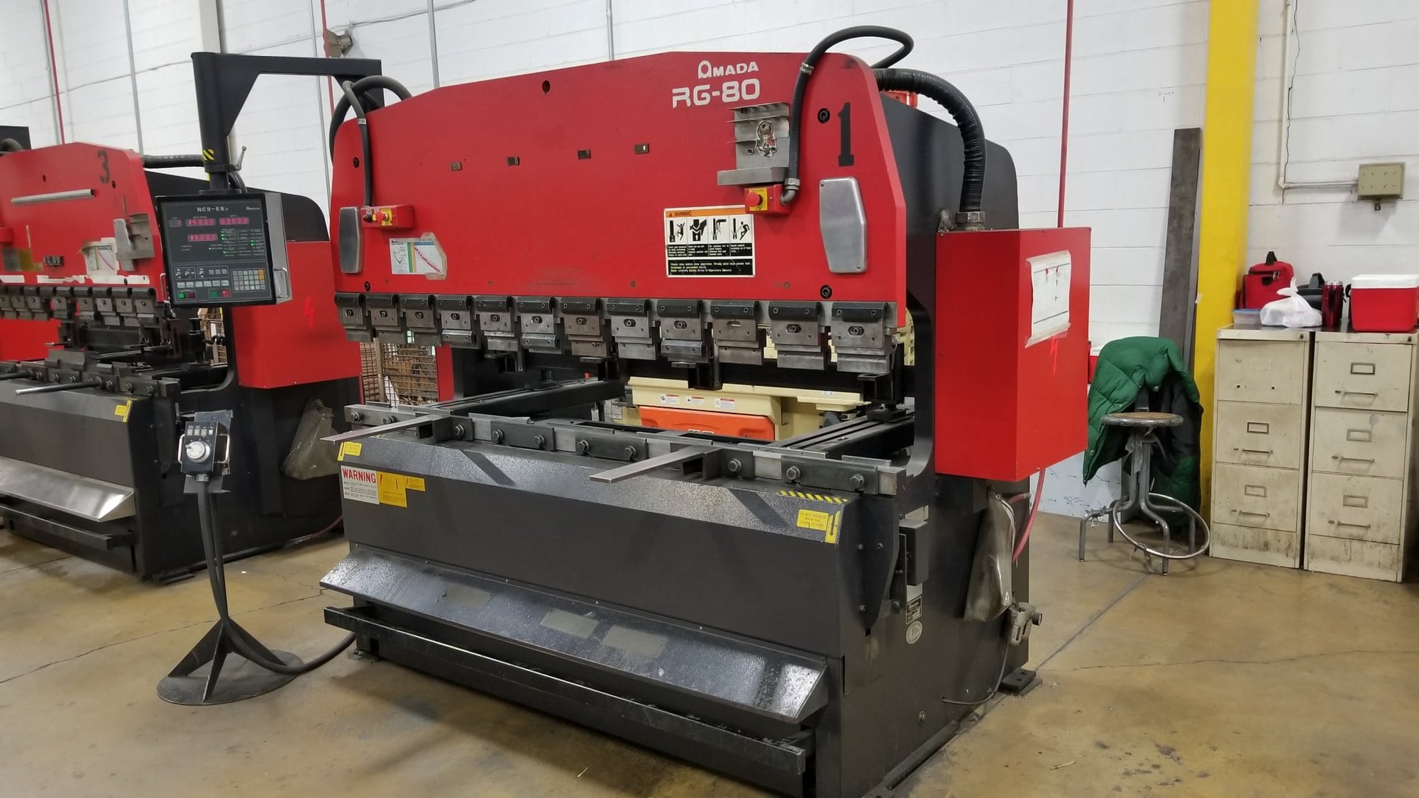 88 Ton x 8' Amada RG-80 CNC Press Brake, 1999 - NC9-EXII Control - Image 3