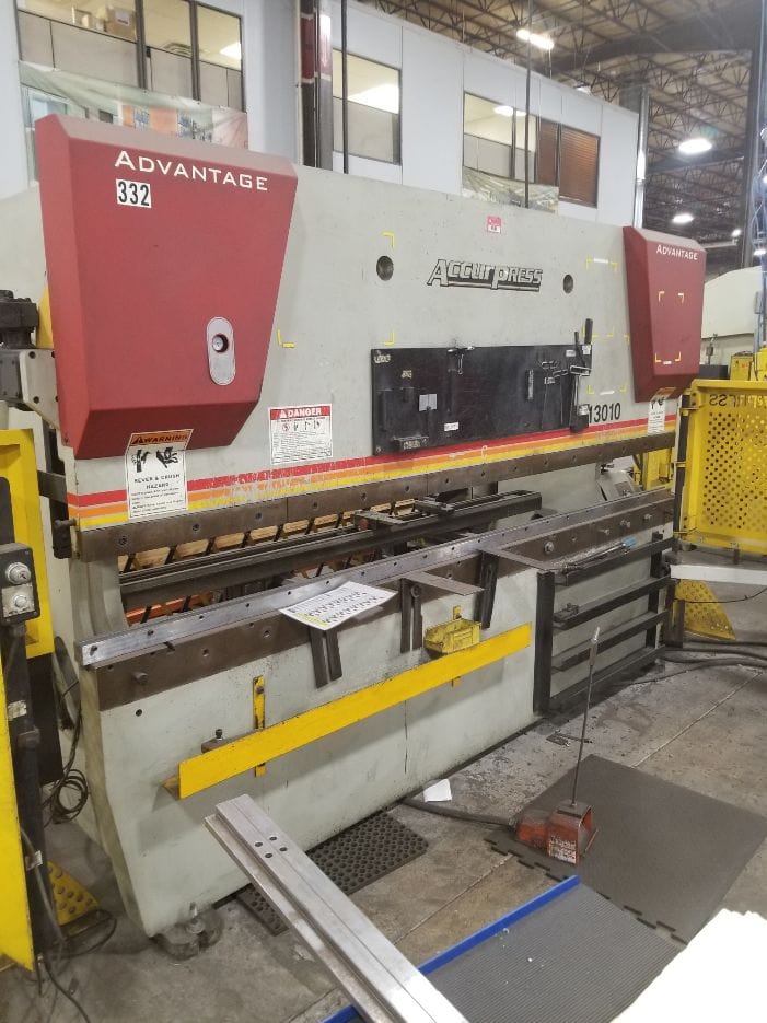 130 Ton X 10' Accurpress Advantage 713010, CNC Hydraulic Press Brake, 2006 - Light Curtain Included, ETS 3000 Control - Image 2