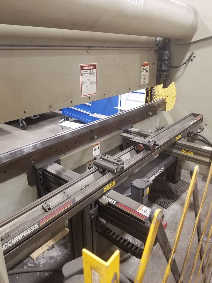 130 Ton X 10' Accurpress Advantage 713010, CNC Hydraulic Press Brake, 2006 - Light Curtain Included, ETS 3000 Control - Image 3