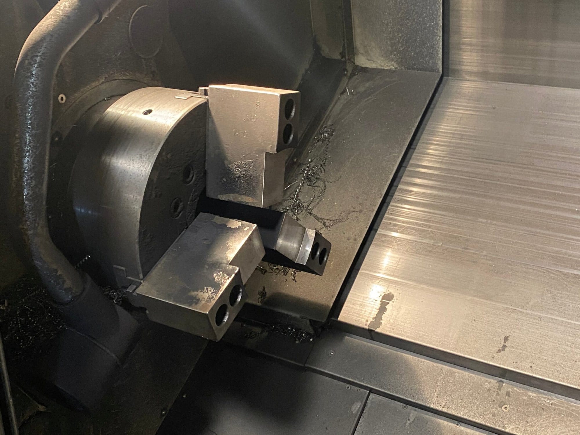 Doosan Puma 2600 CNC Lathe, 2011 - Tailstock, Chip Conveyor - Image 13