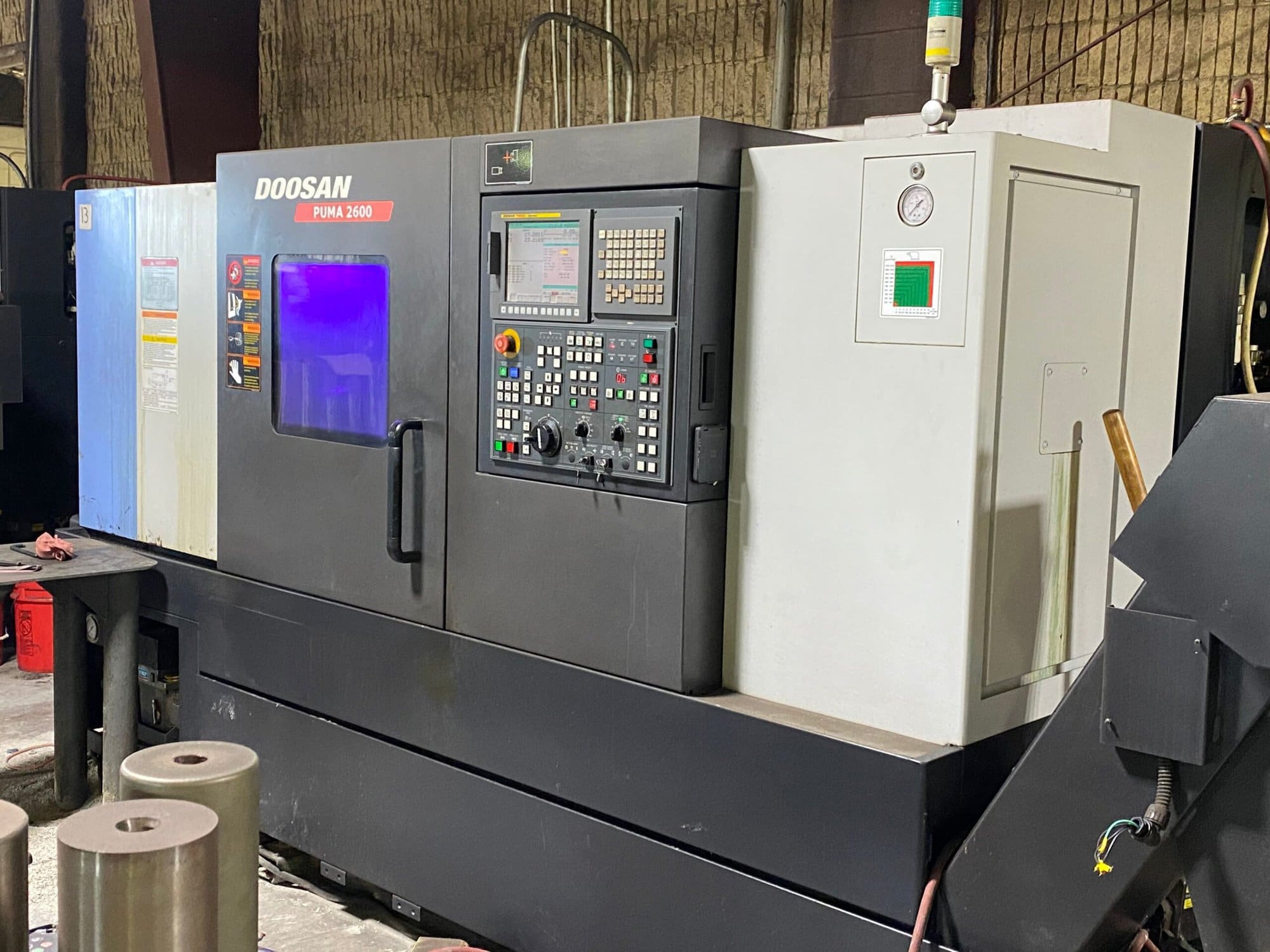 Doosan Puma 2600 CNC Lathe, 2013 - Tailstock, Chip Conveyor, Tool Setter