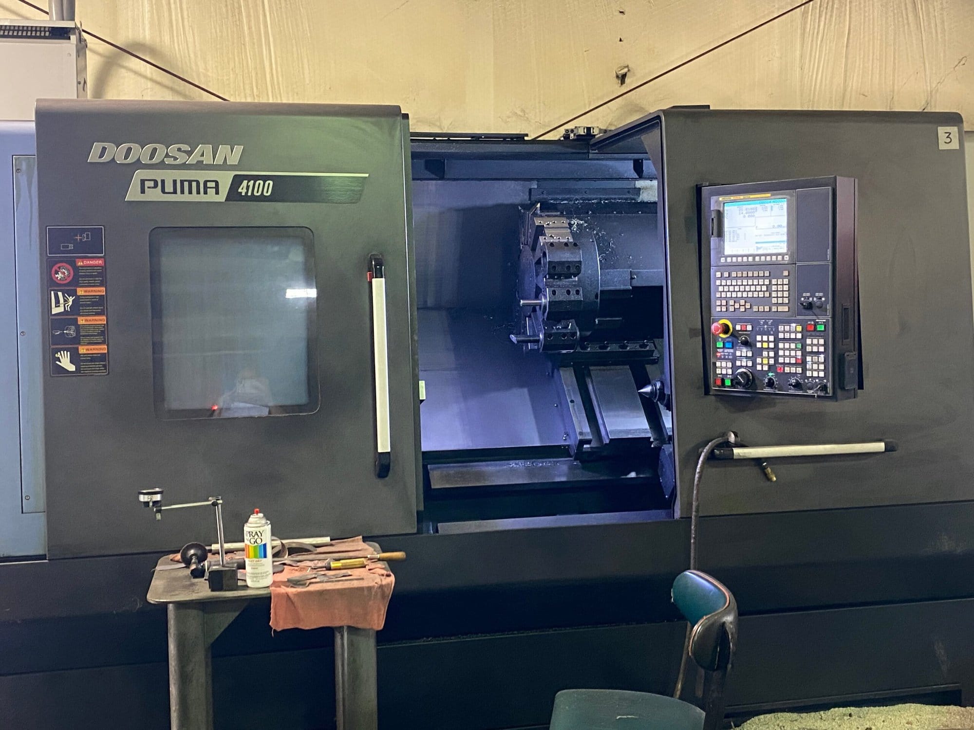 Doosan Puma 4100B CNC Lathe, 2015 - Tailstock, Chip Conveyor, Tool Setter - Image 2