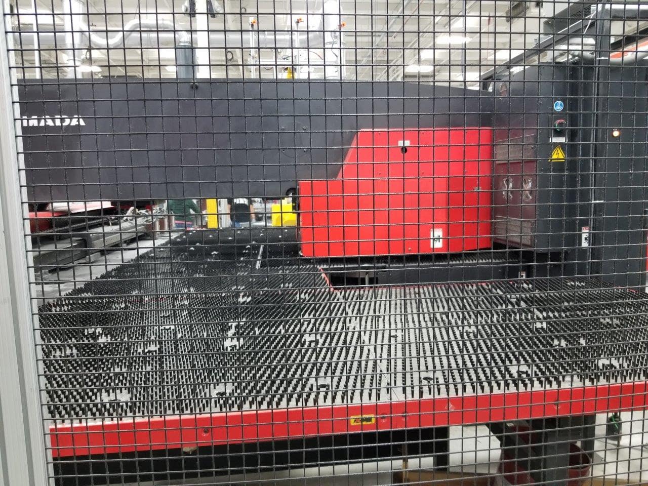 22 Ton Amada AE2510NT CNC Turret Punch, 2014- Low Hours Tooling Included - Image 2