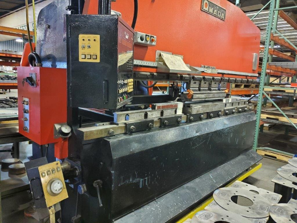 110 Ton X 10' Amada RG-100 CNC Press Brake, 1984 - NC9EX Control, (4) Finger Assemblies, Full Set of Punch Holders - Image 2