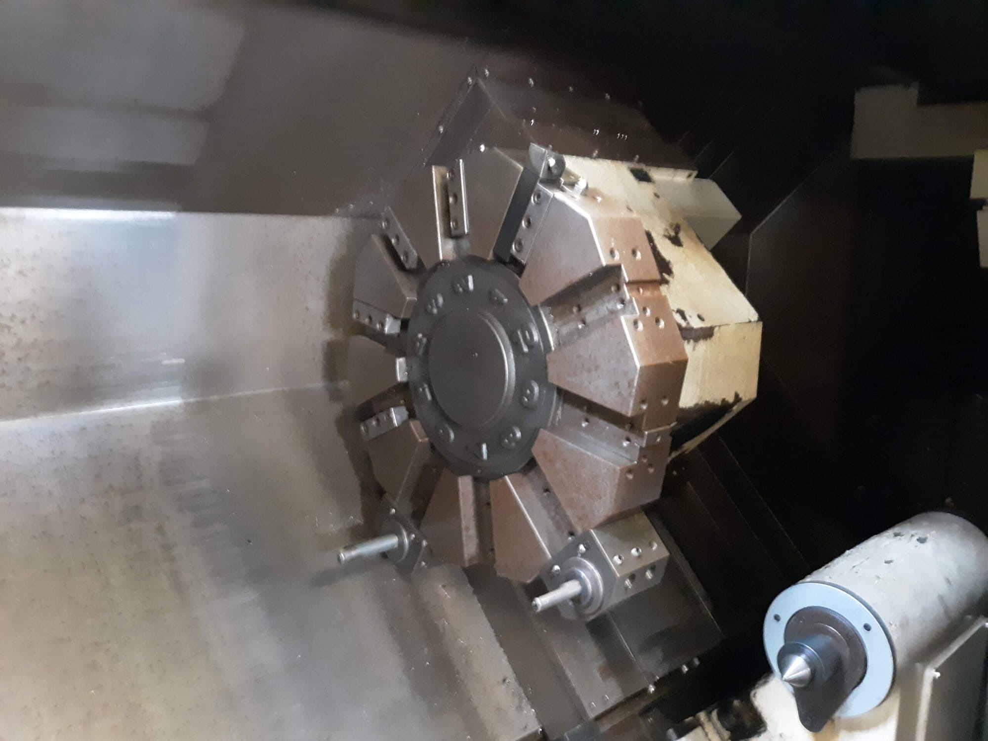 Hwacheon Hi-Tech 550B CNC Lathe, 2012- Tailstock, Chip Conveyor - Image 7