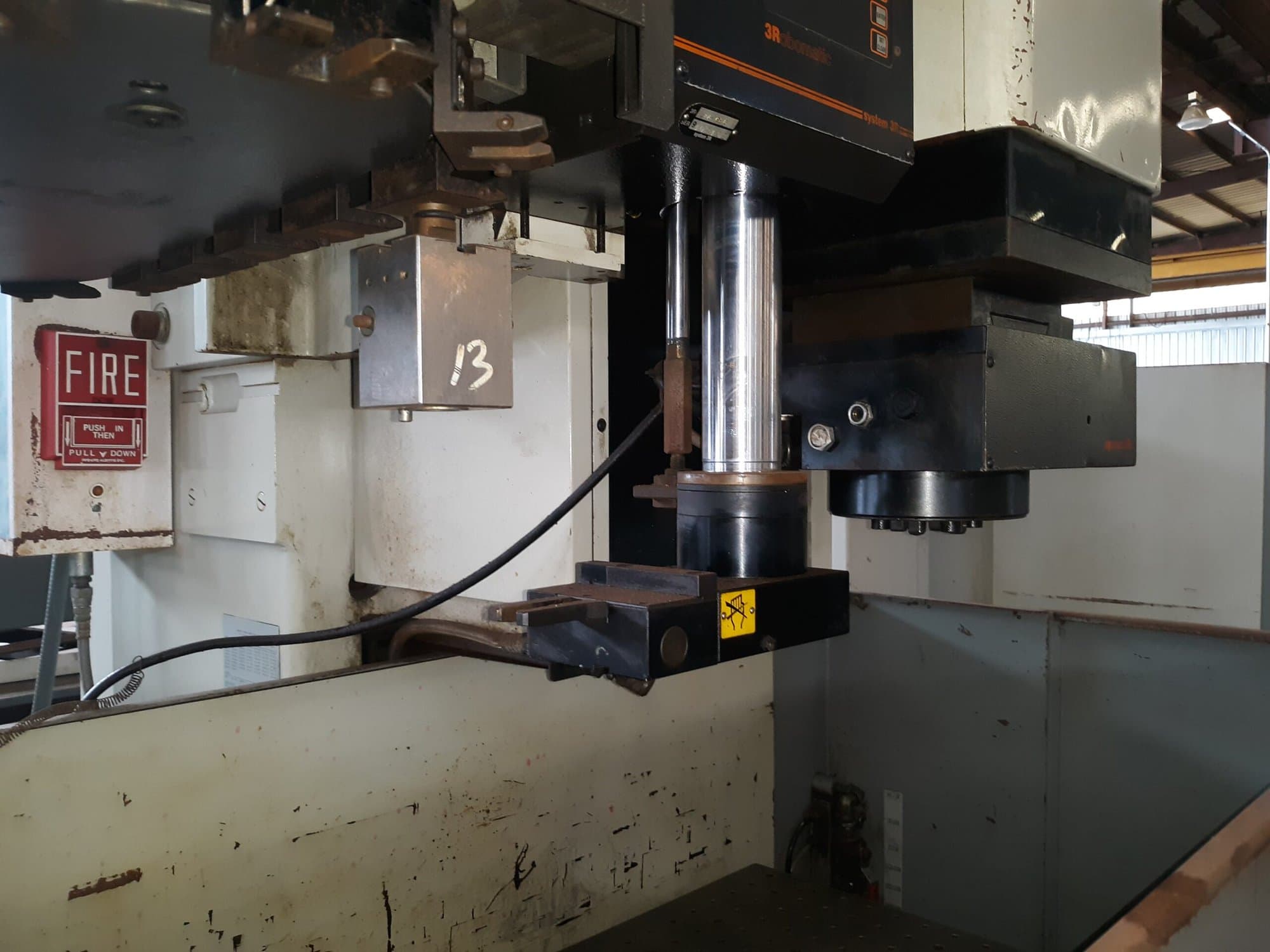 Mitsubishi V55F Sinker EDM, 1995 - Image 3