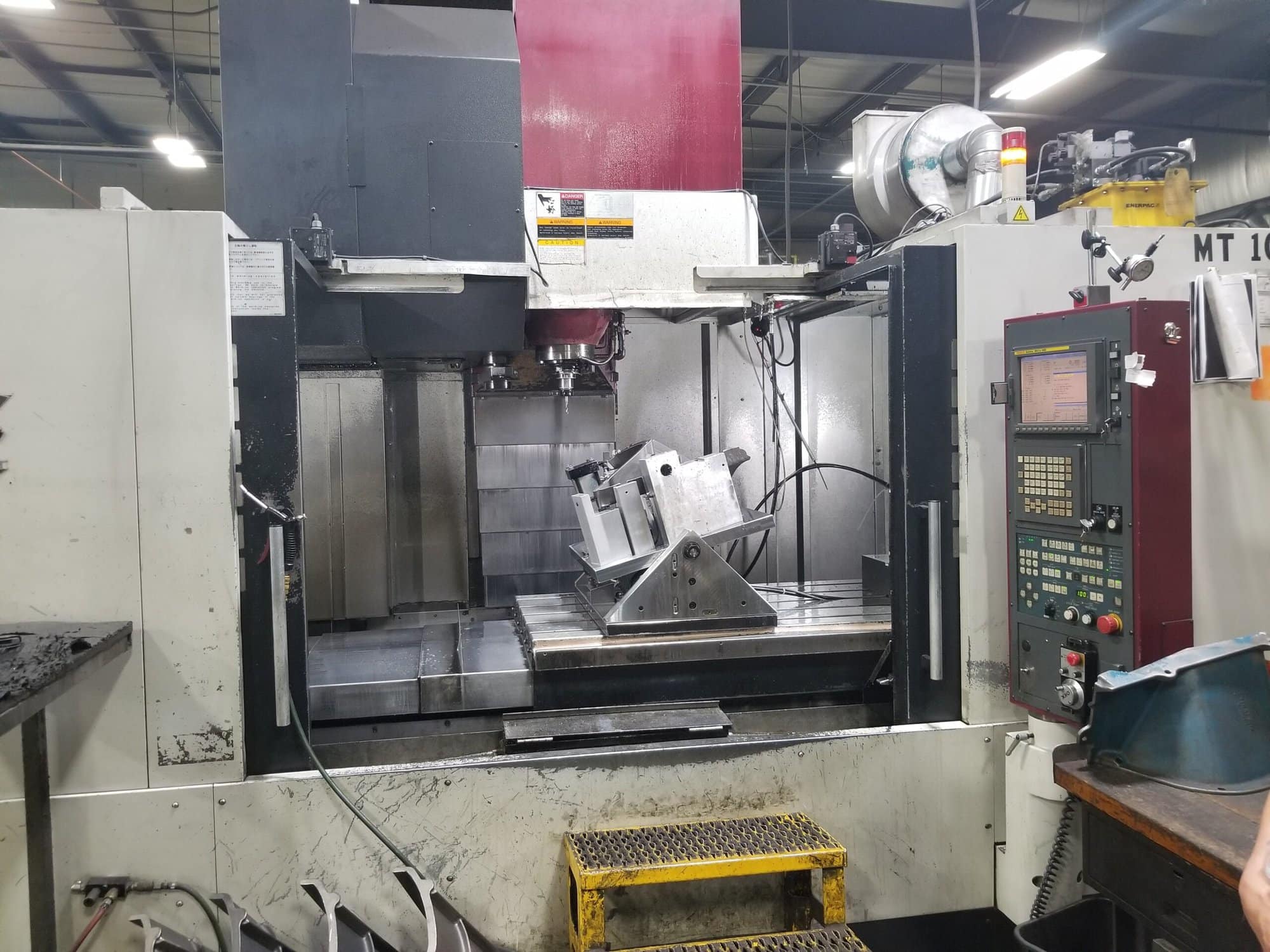 OKK VM7 III VMC, 2010 - Includes 1000 PSI pump and a mist collector, 4th Axis Prepped, Under power