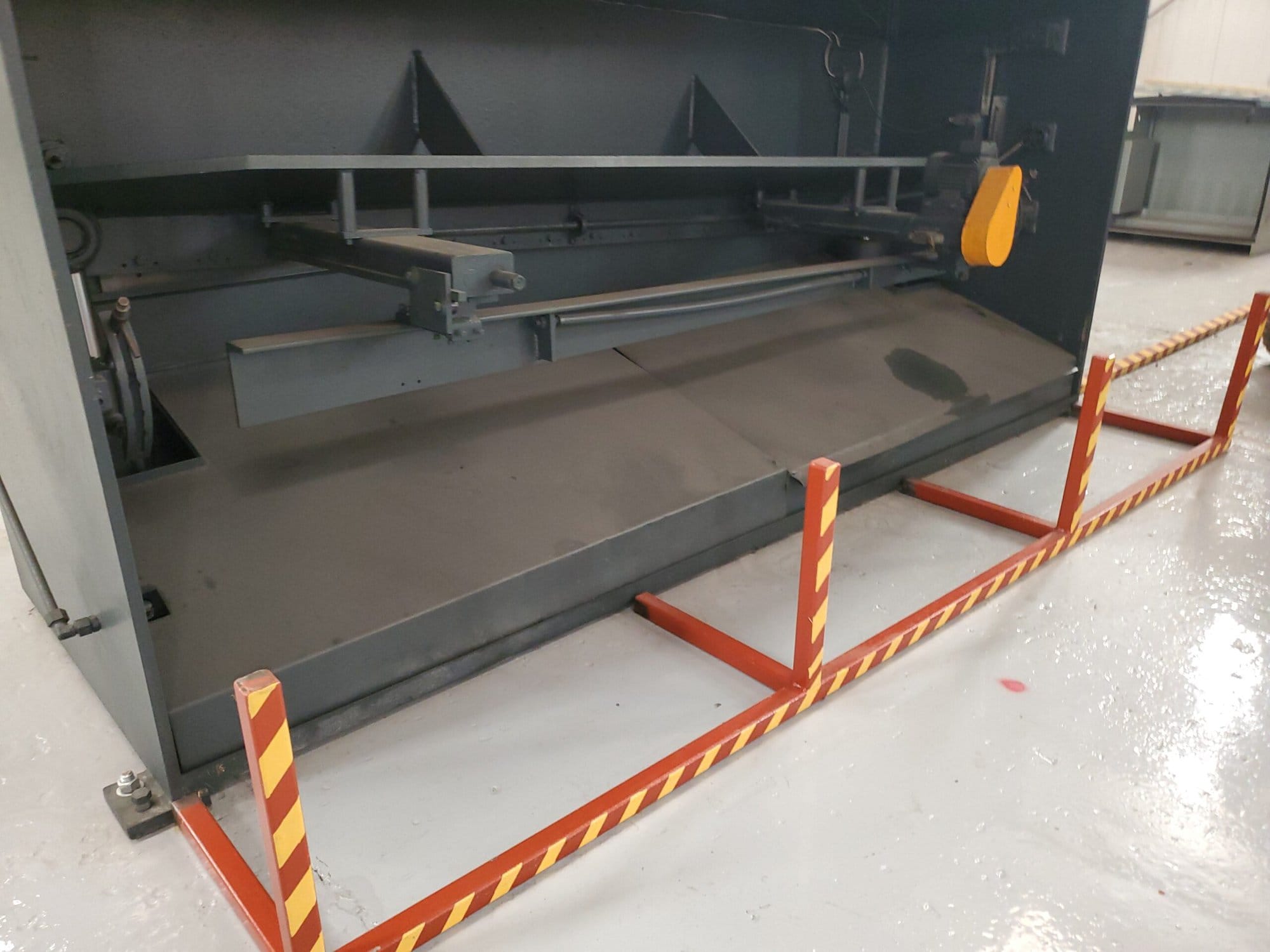 3/8" X 10' Haco Guillotine Shear, Programmable Backgauge, Adjustable Blade Gap - Image 4