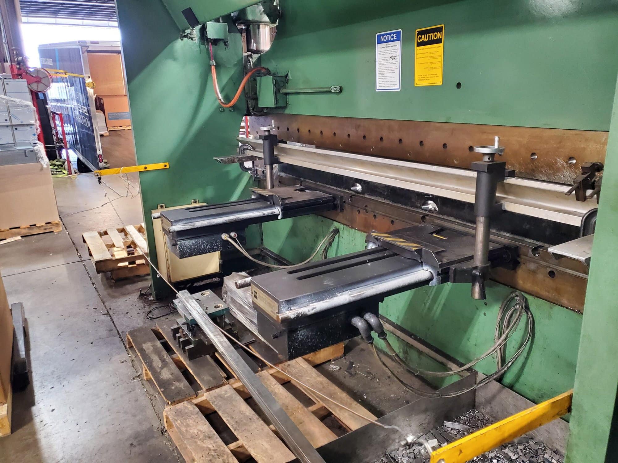 230 Ton x 12' Cincinnati 230CBx10 CNC Press Brake, 1995 - 10" Stroke - Image 3