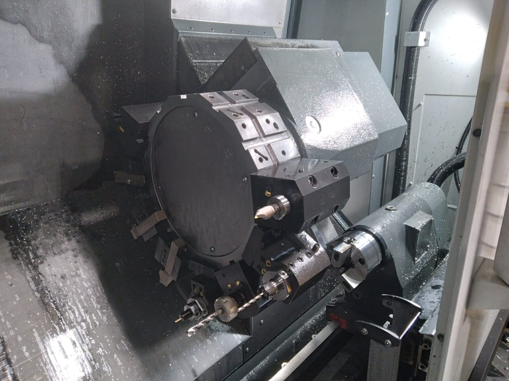Haas ST-25 CNC Lathe,2020 - Sub Spindle, Bar Feeder, Parts Catcher, BMT Turret,Tool Presetter, Chip Conveyor, Low hours - Image 4
