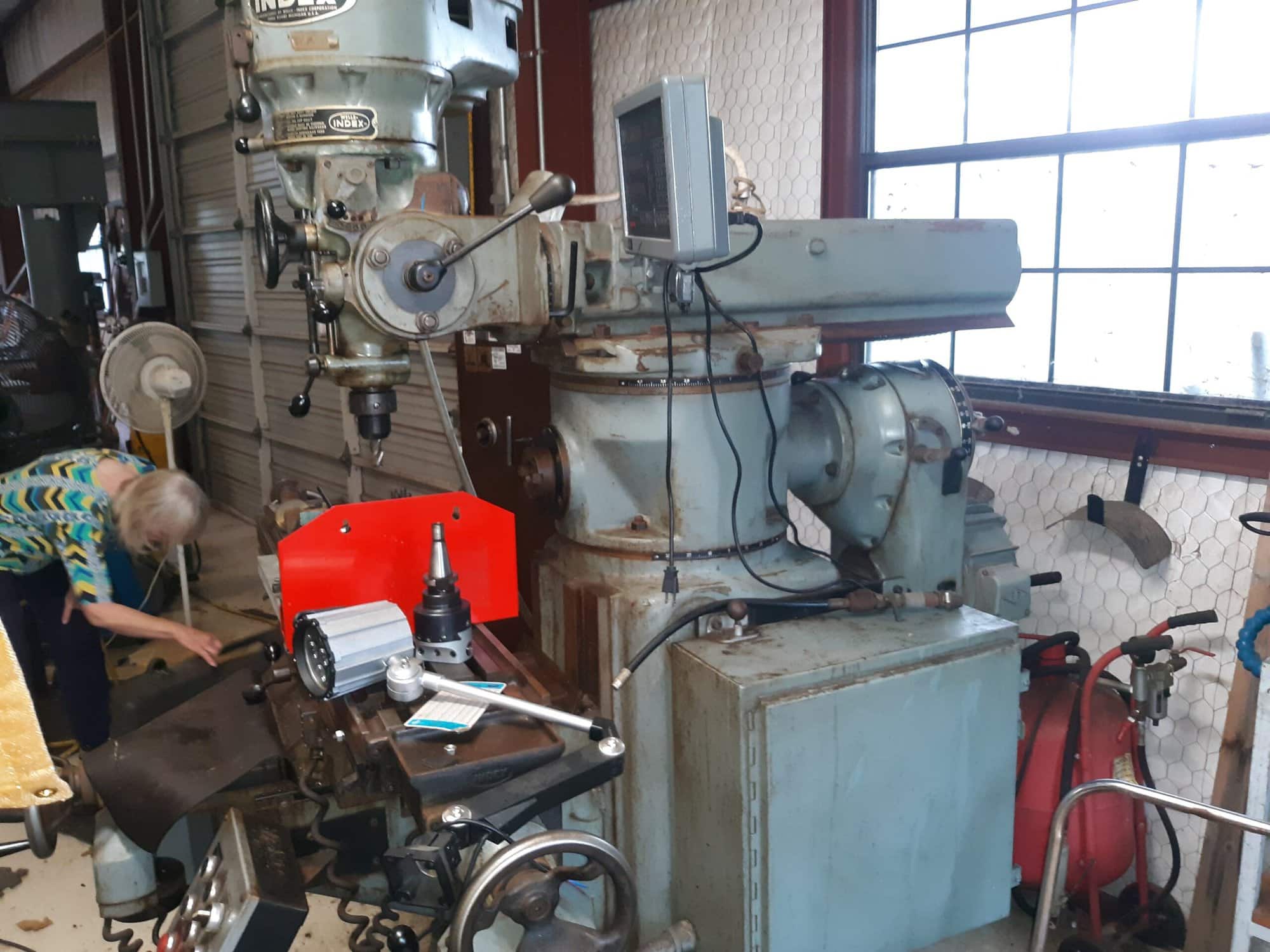 Wells Index Model 860 Horizontal/Vertical Milling Machine, DRO - Includes Lots of Tooling - Image 3