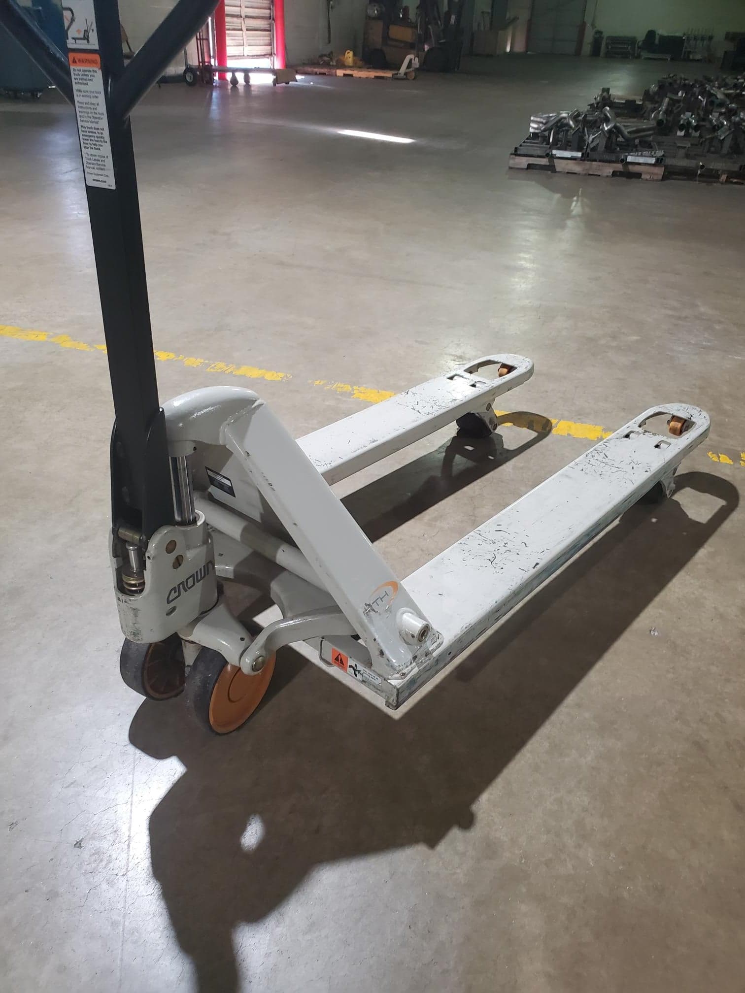 (x13) Crown PTH 50 27-48 5000lb Hand Pallet Jack - Image 2