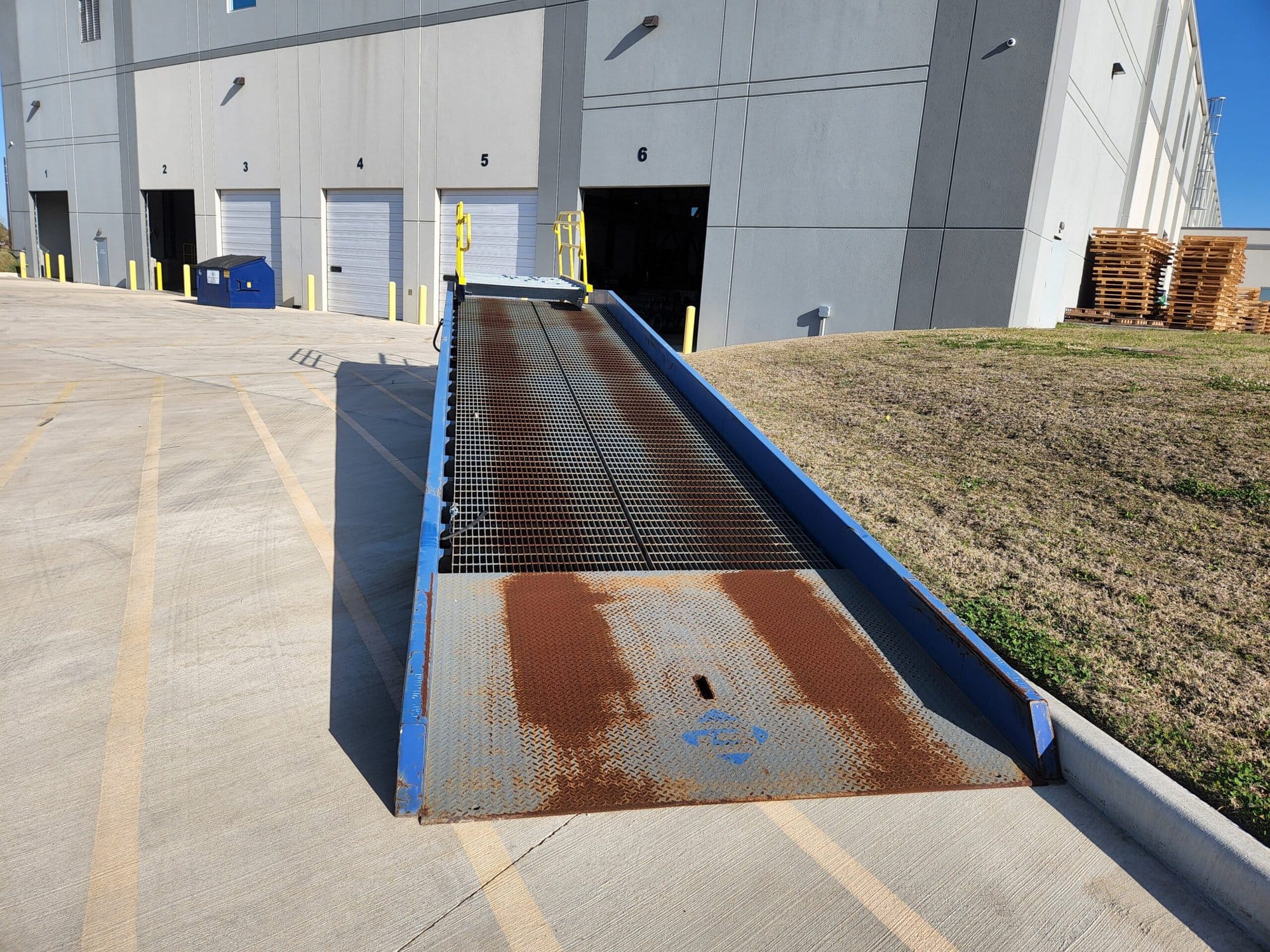 7’ x 36’ Bluff Manufacturing 20SYS8436L-C-YAR, Portable Steel Loading Ramp, 20,000lbs Capacity - Image 2
