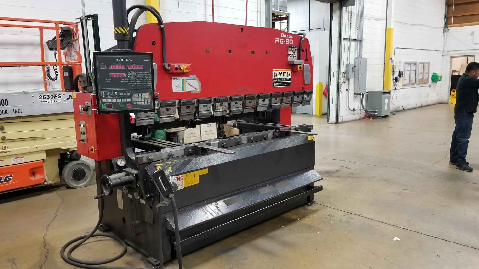 88 Ton x 8' Amada RG-80 CNC Press Brake, 1999 - NC9-EXII Control - Image 2