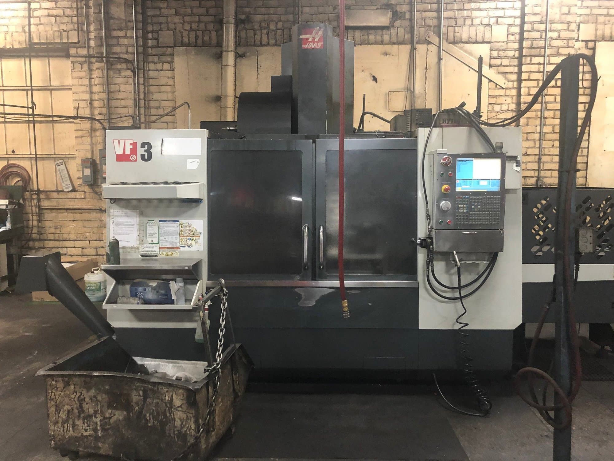 Haas VF3 APC VMC, 2011 - Pallet Changer, 4th Axis Rotary Table