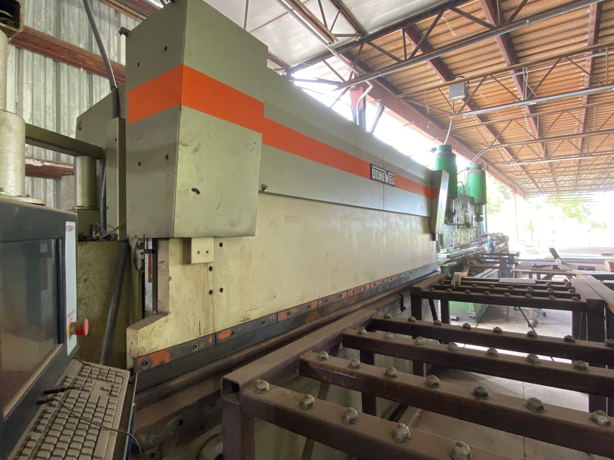 90 Ton X 14' Donewell H90-4270 CNC Press Brake - Image 3