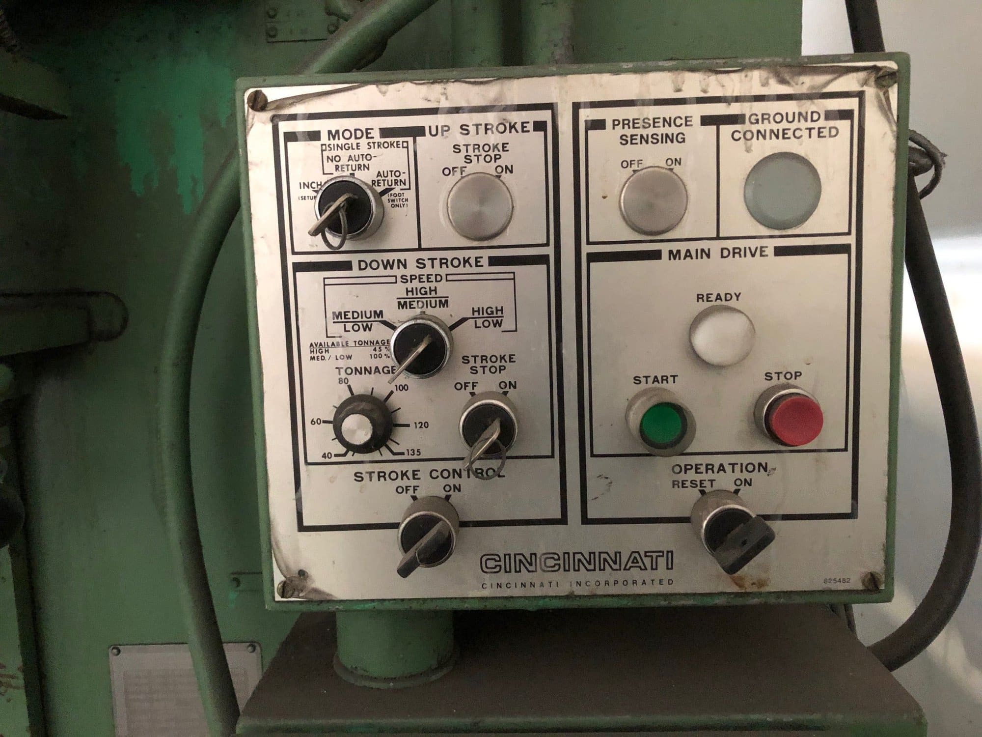 135 Ton x 12' Cincinnati 135CB CNC Press Brake - Automec 99 Backgauge - Image 3