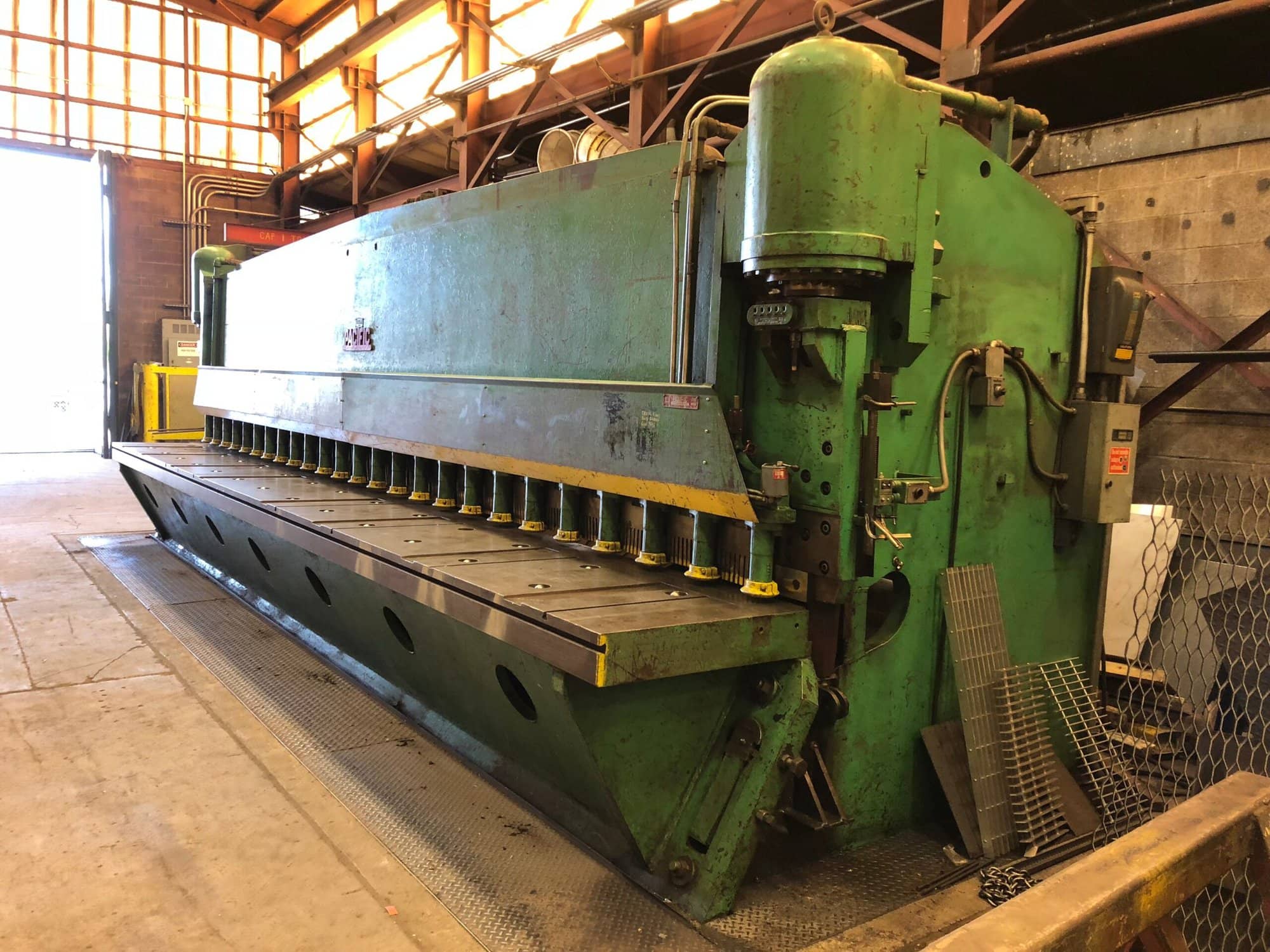 1/4" x 24' Pacific 250S24 Hydraulic Guillotine Shear- Powered Backgauge - Image 3