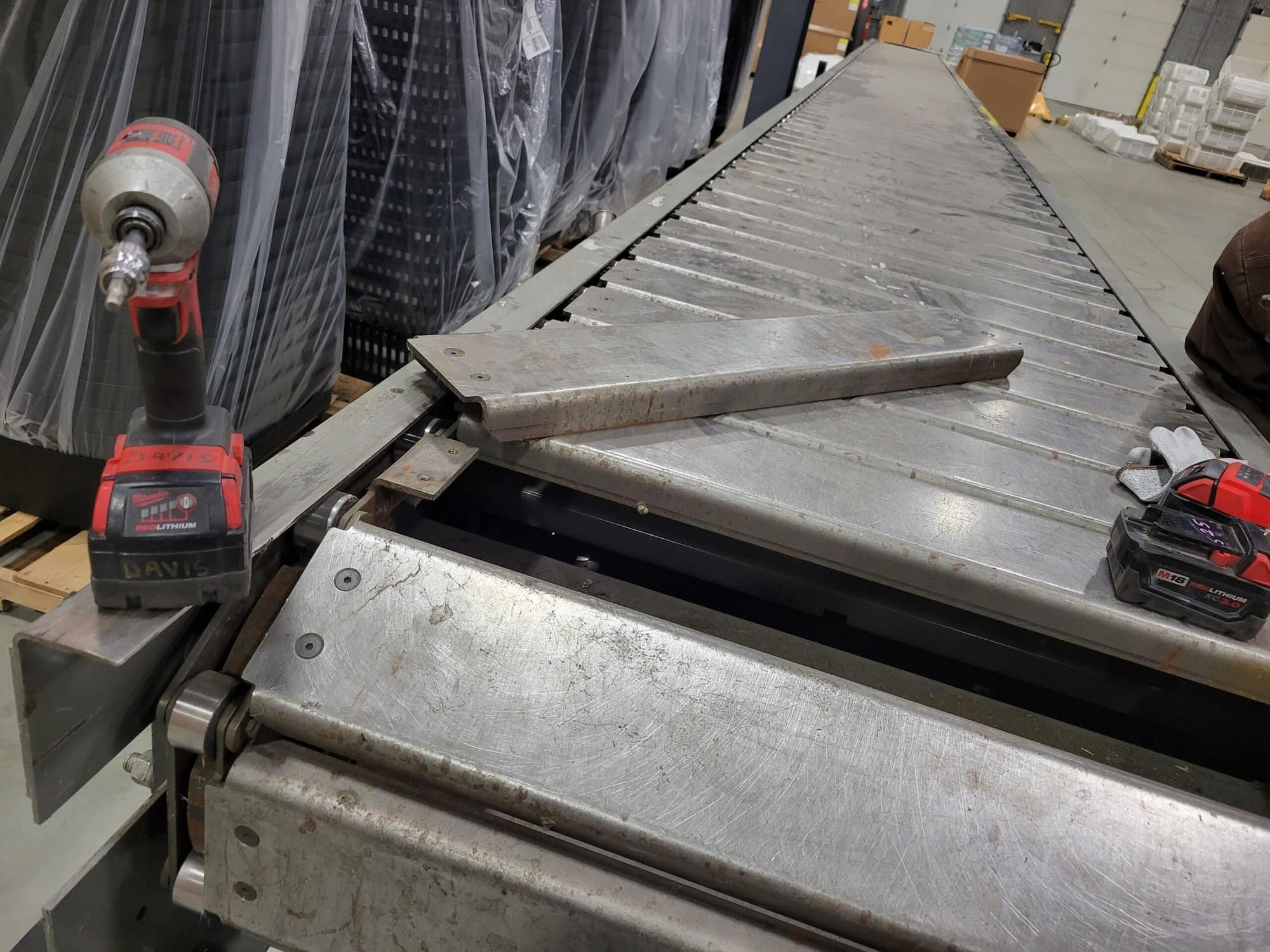 45' x 31" Lewco NS-SL6-31-540 Straight Slat Conveyor, 2016 - Image 2
