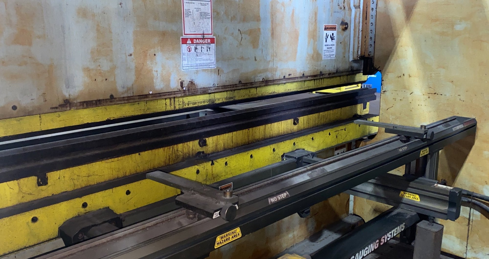 320 Ton x 12' Accurpress Advantage 732012 CNC Press Brake, 2007 - Image 7