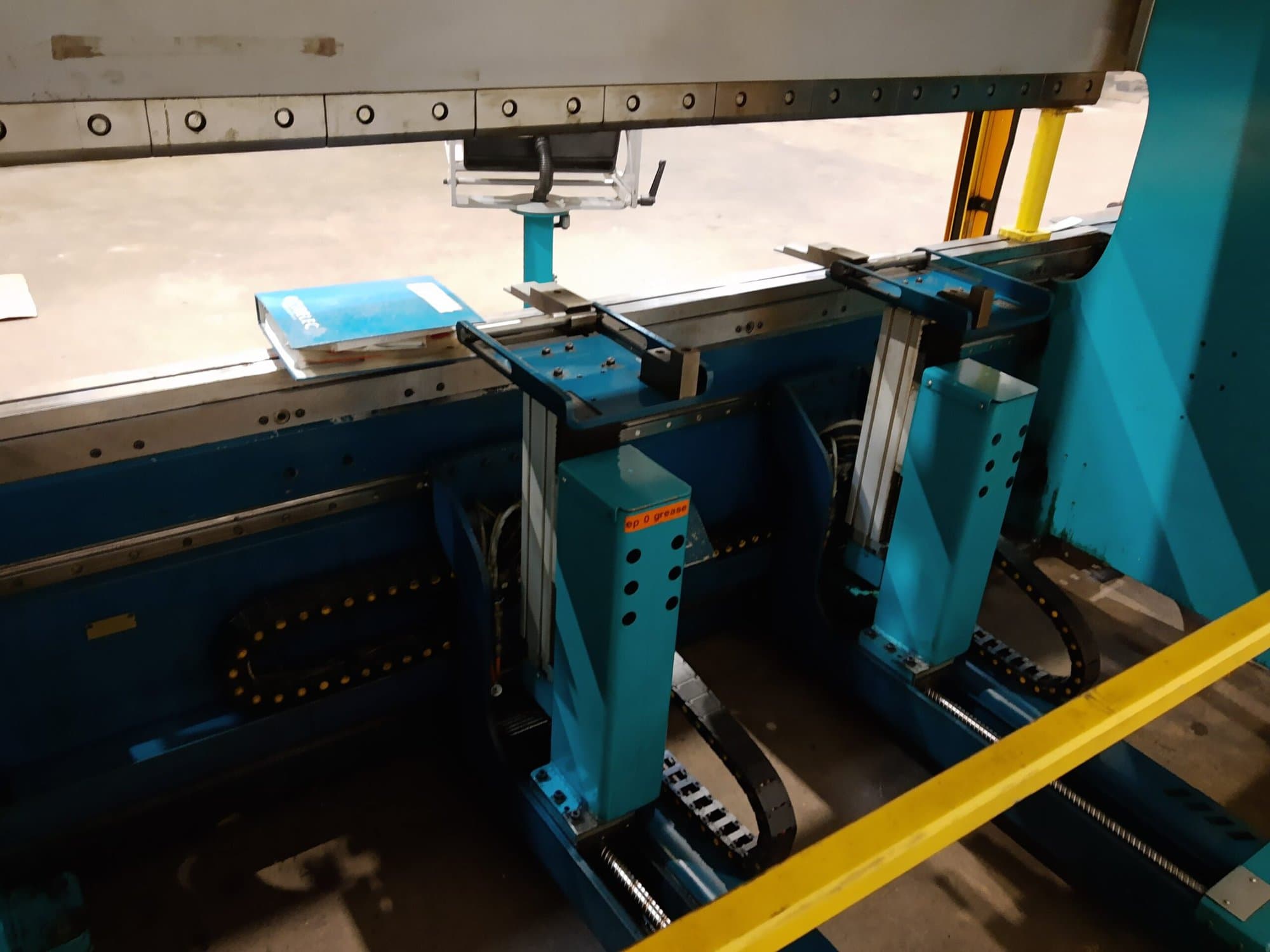 110 Ton x 8.5' Pullmax OptiFlex 100 CNC Press Brake, 2001- 6-Axis Backgauge - Image 4