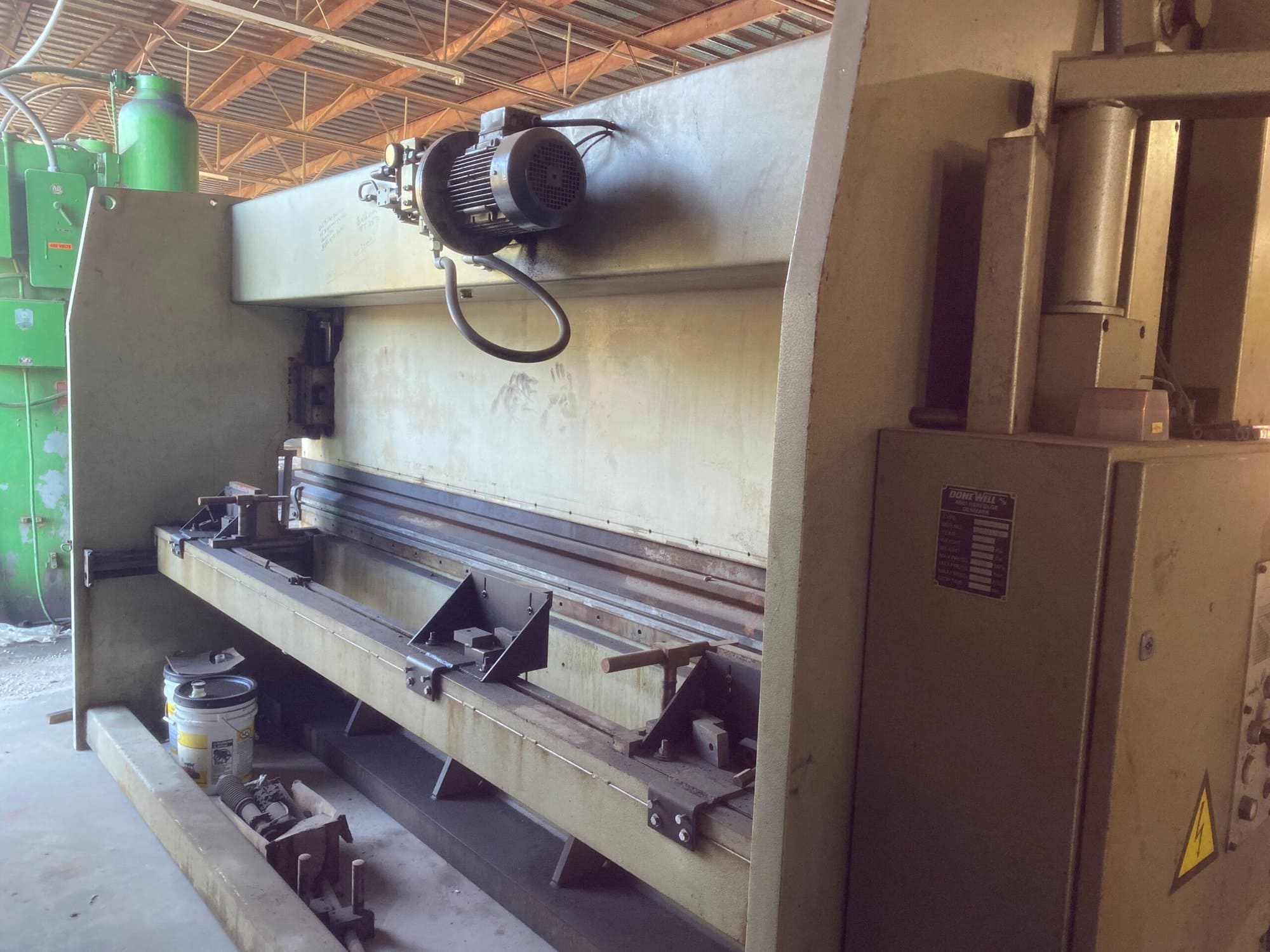 90 Ton X 14' Donewell H90-4270 CNC Press Brake - Image 6