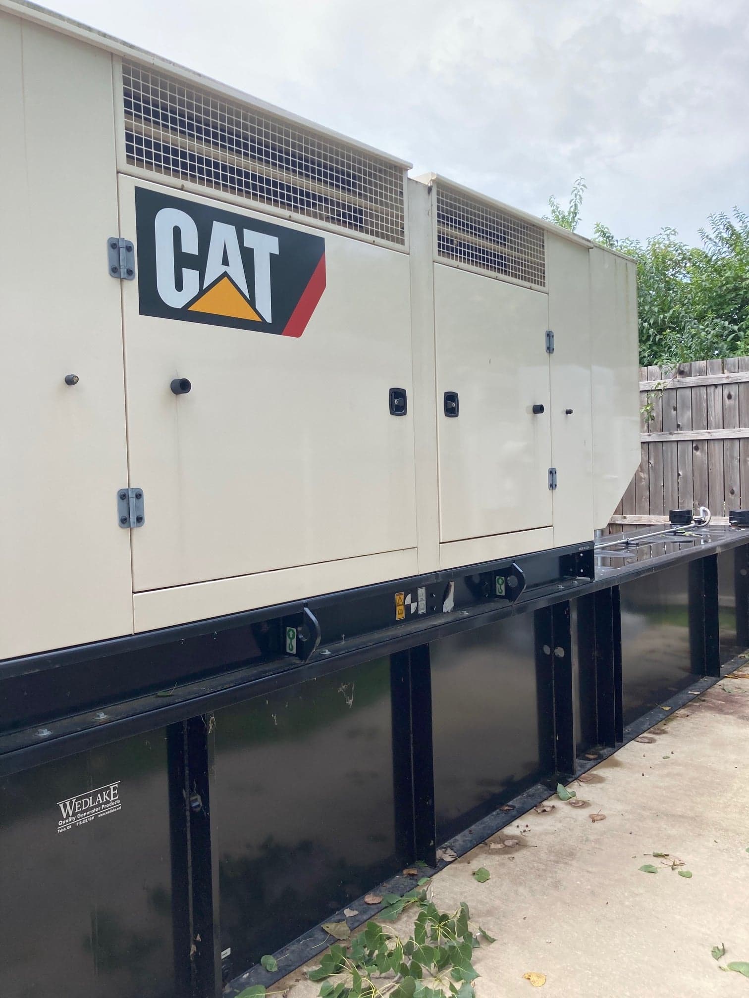 150 kw Caterpillar Generator, 2016- 600 A Transfer Switch, 1100 Gallon Fuel Tank - Image 3