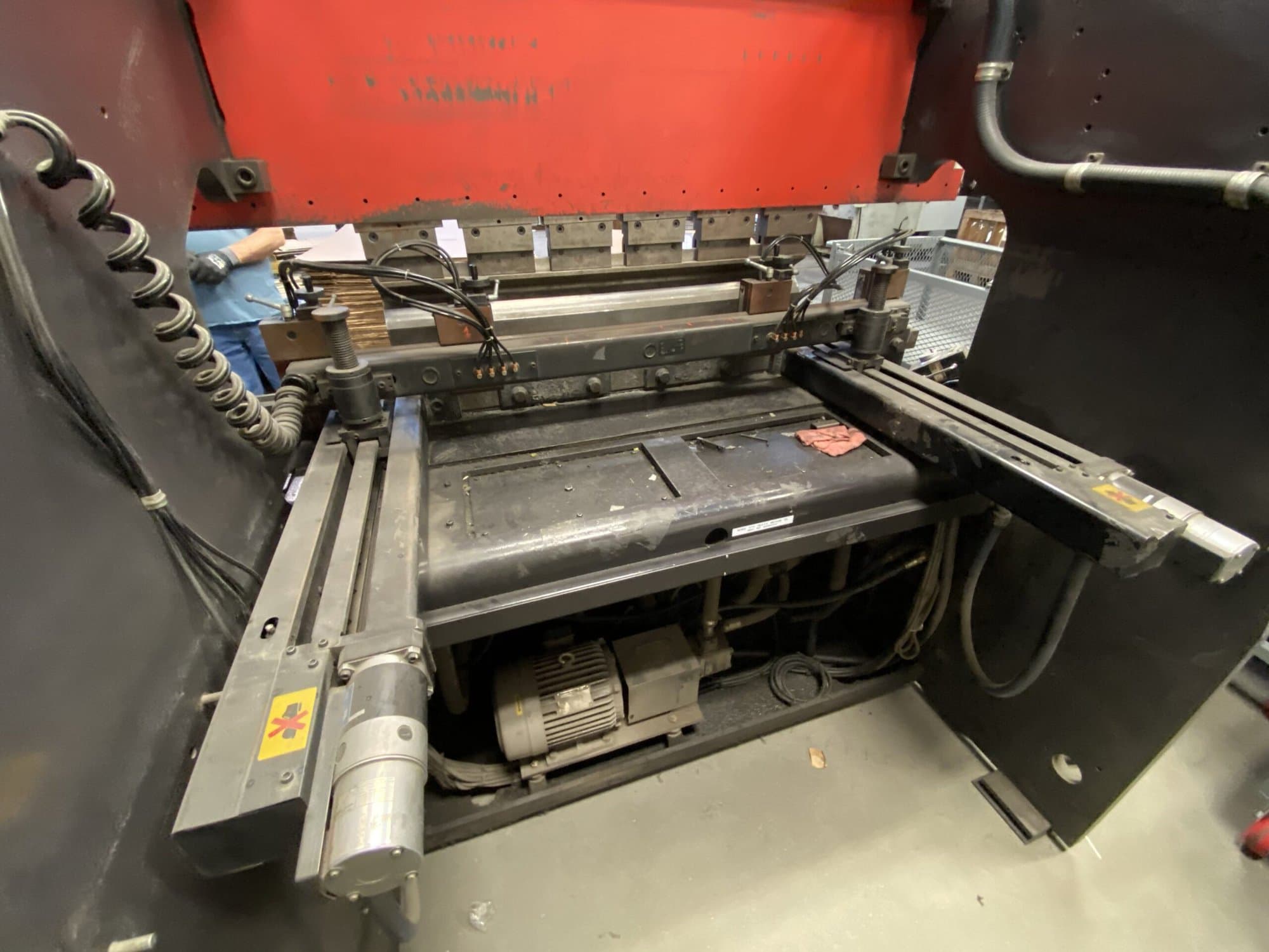 55 Ton x 6.5' Amada RG-50 CNC Press Brake, 1995 - NC9-EXII 3-Axis CNC Control - Image 7
