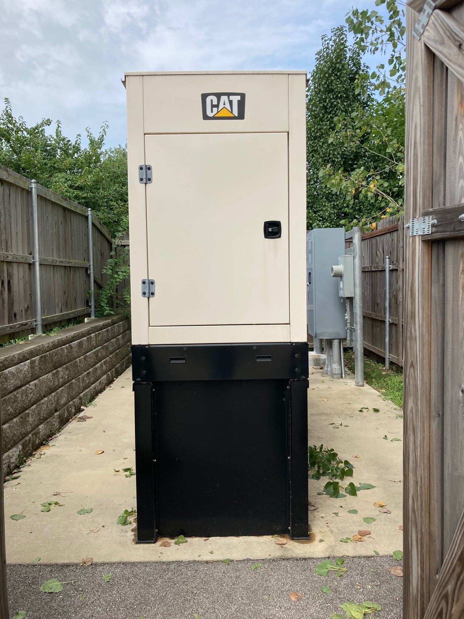 150 kw Caterpillar Generator, 2016- 600 A Transfer Switch, 1100 Gallon Fuel Tank - Image 5