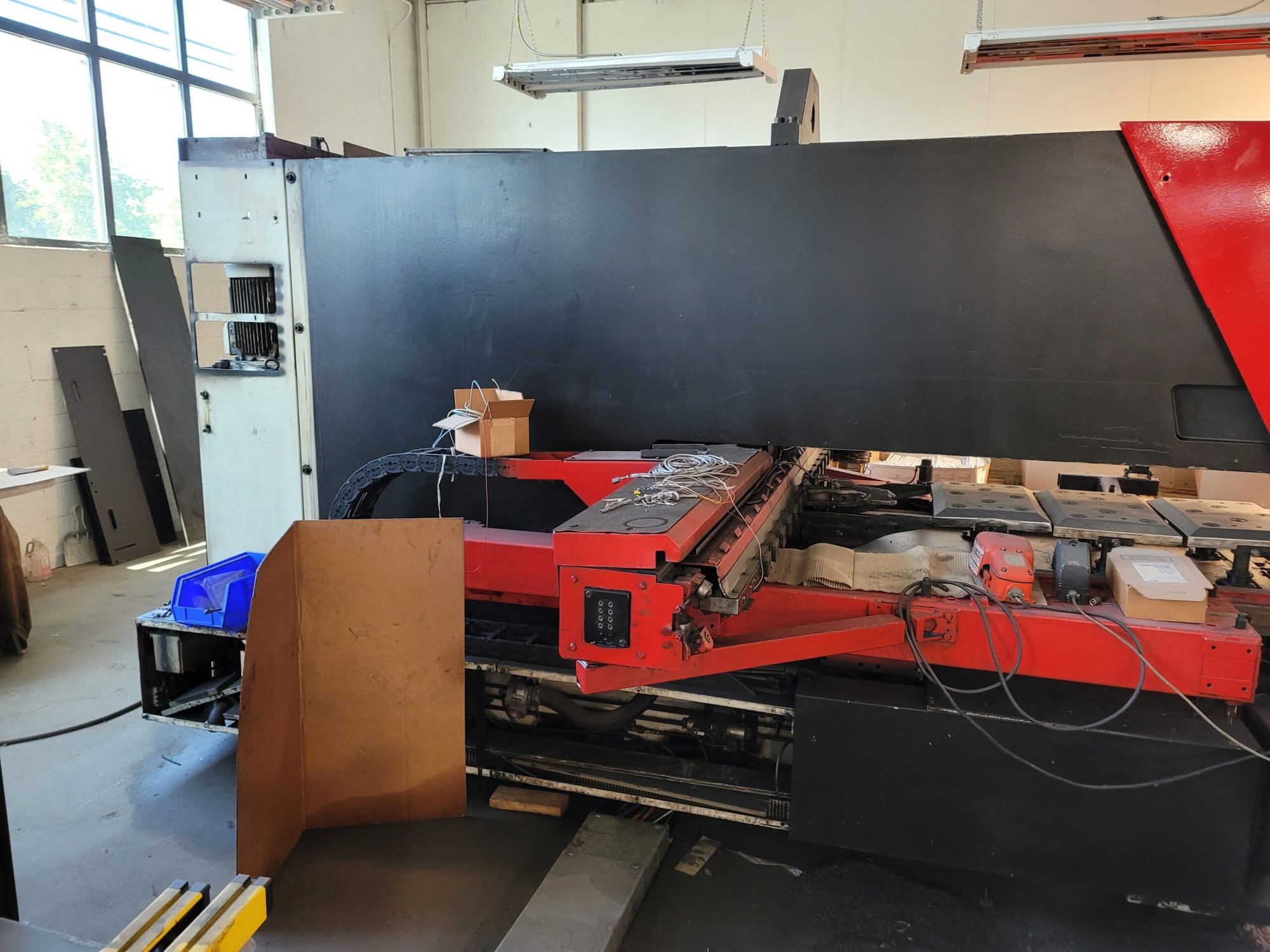 25 Ton Trumpf Trumatic 500 CNC Turret Punch, 2001 - Tooling Included - Image 3