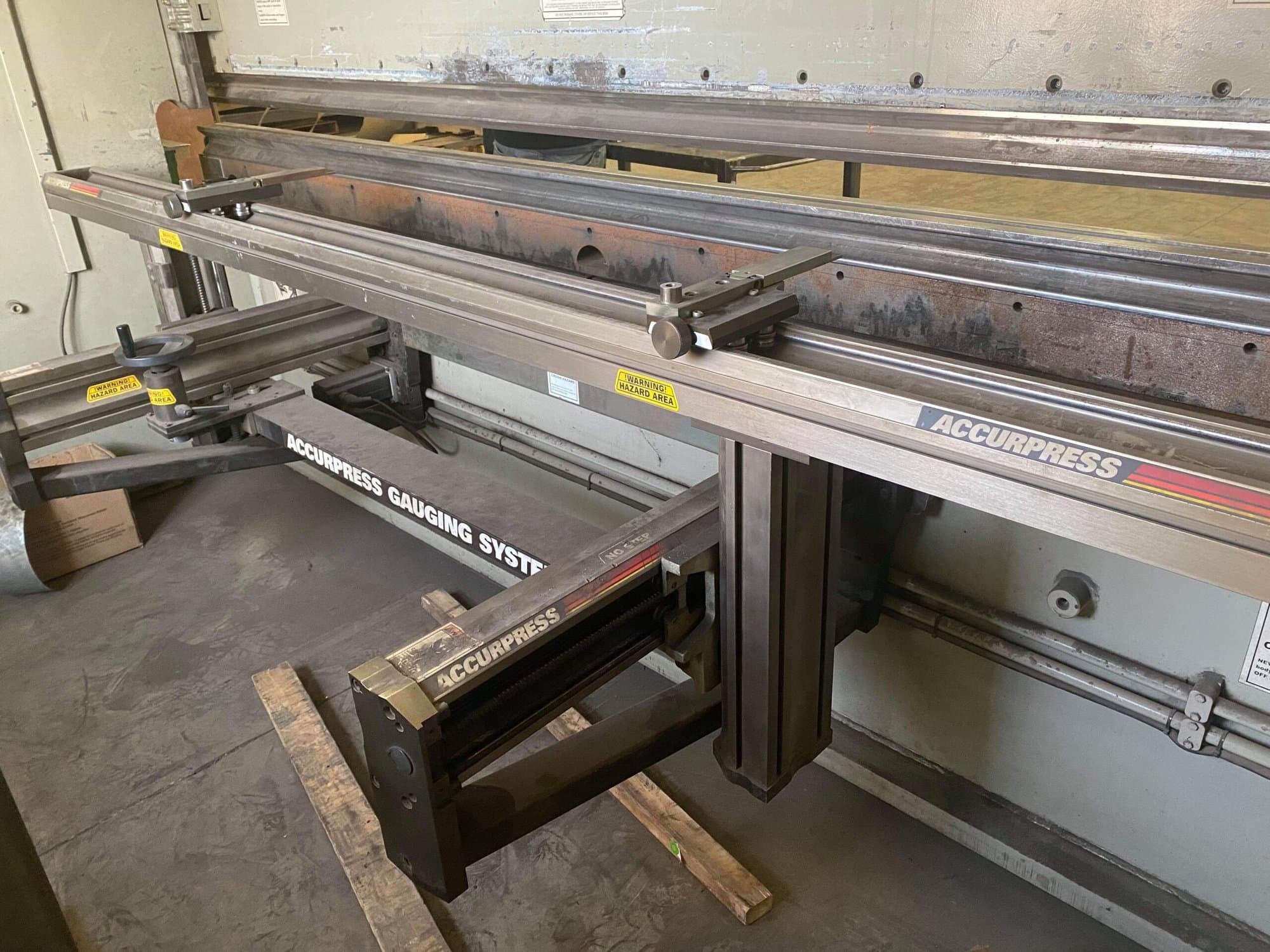 175 Ton x 12' Accurpress 717512 CNC Press Brake, 2005 - 3-Axis Ets 200 Control, Video Available - Image 3