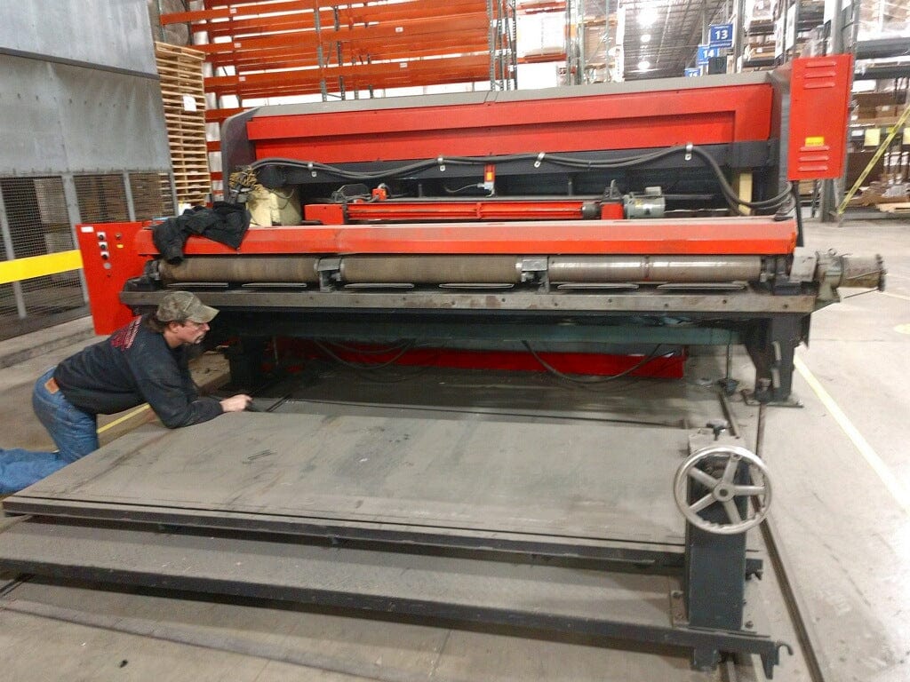 1/4" x 10' Amada M-3060 CNC Shear, 1987- Rear Conveyor Stacking System (Optional) - Image 4