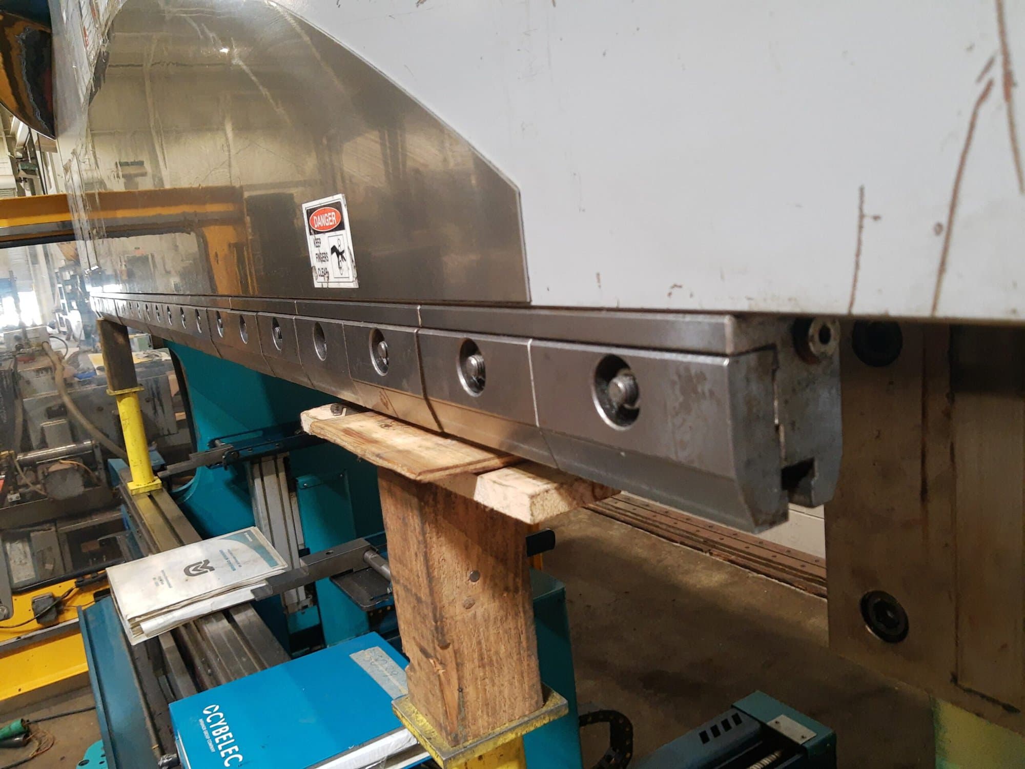 110 Ton x 8.5' Pullmax OptiFlex 100 CNC Press Brake, 2001- 6-Axis Backgauge - Image 7